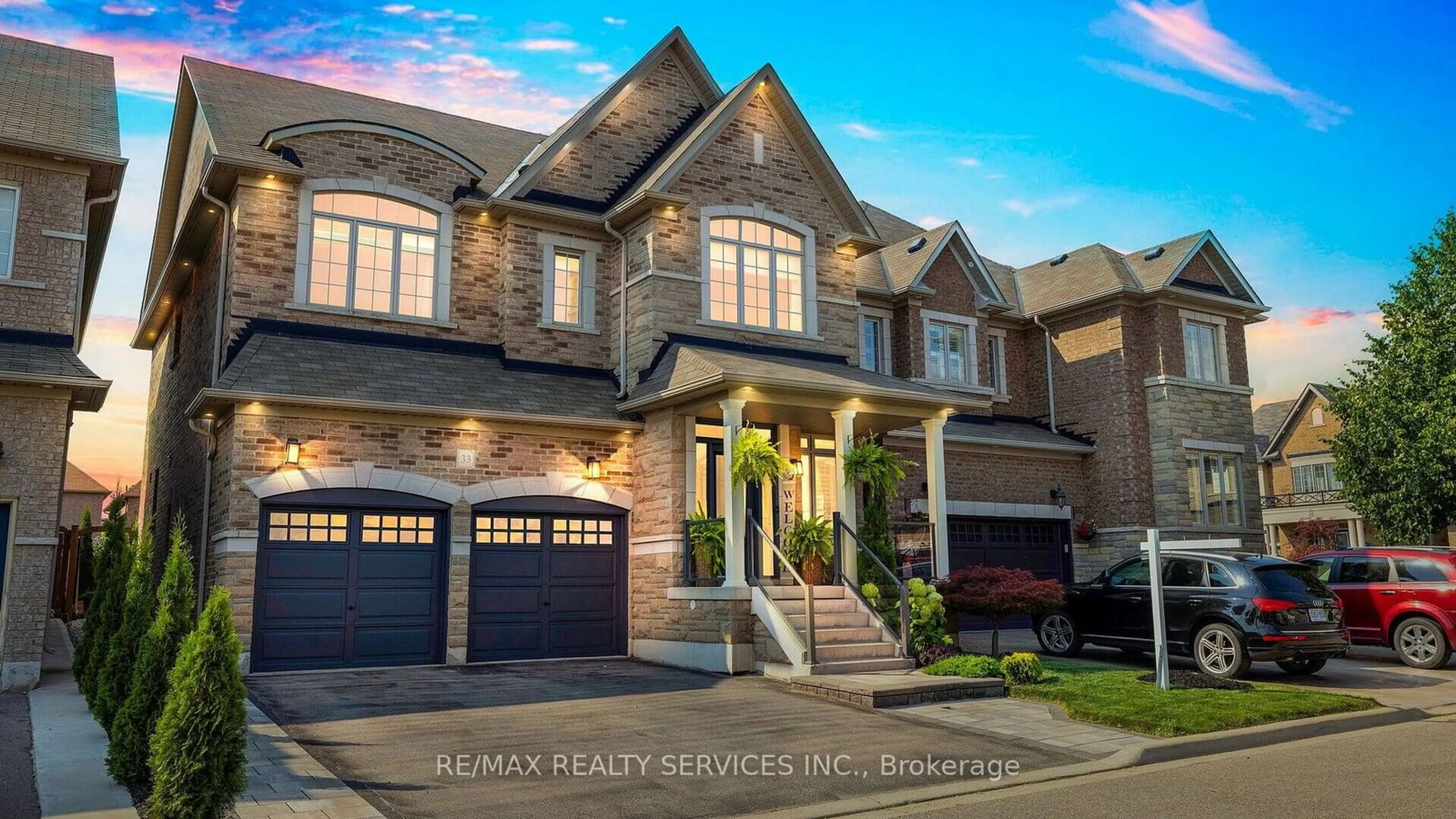 Home with brick exterior material for 33 Midcrest Circ, Brampton Ontario L6Y 0B7