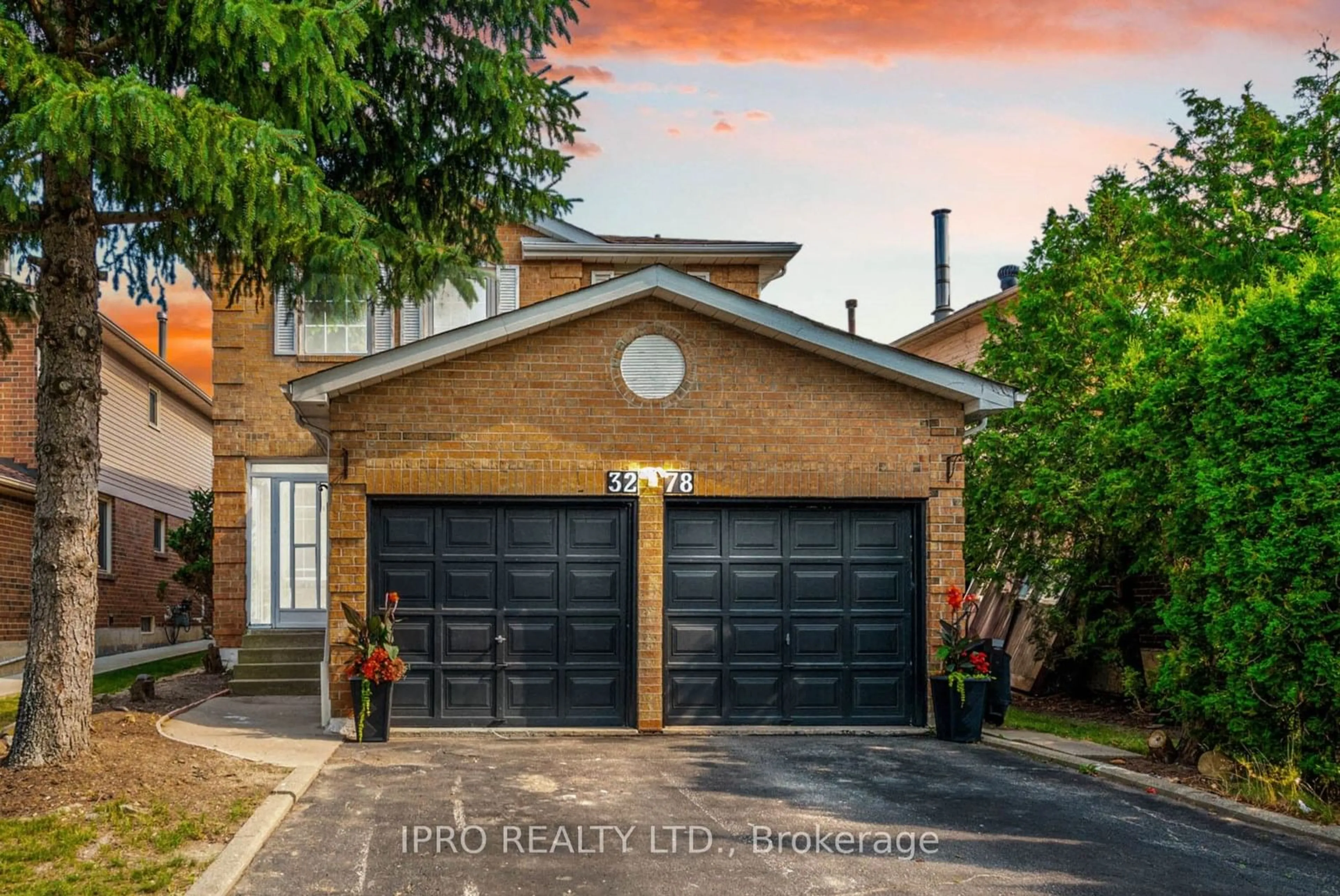 Home with brick exterior material for 3278 Wilmar Cres, Mississauga Ontario L5L 4B3