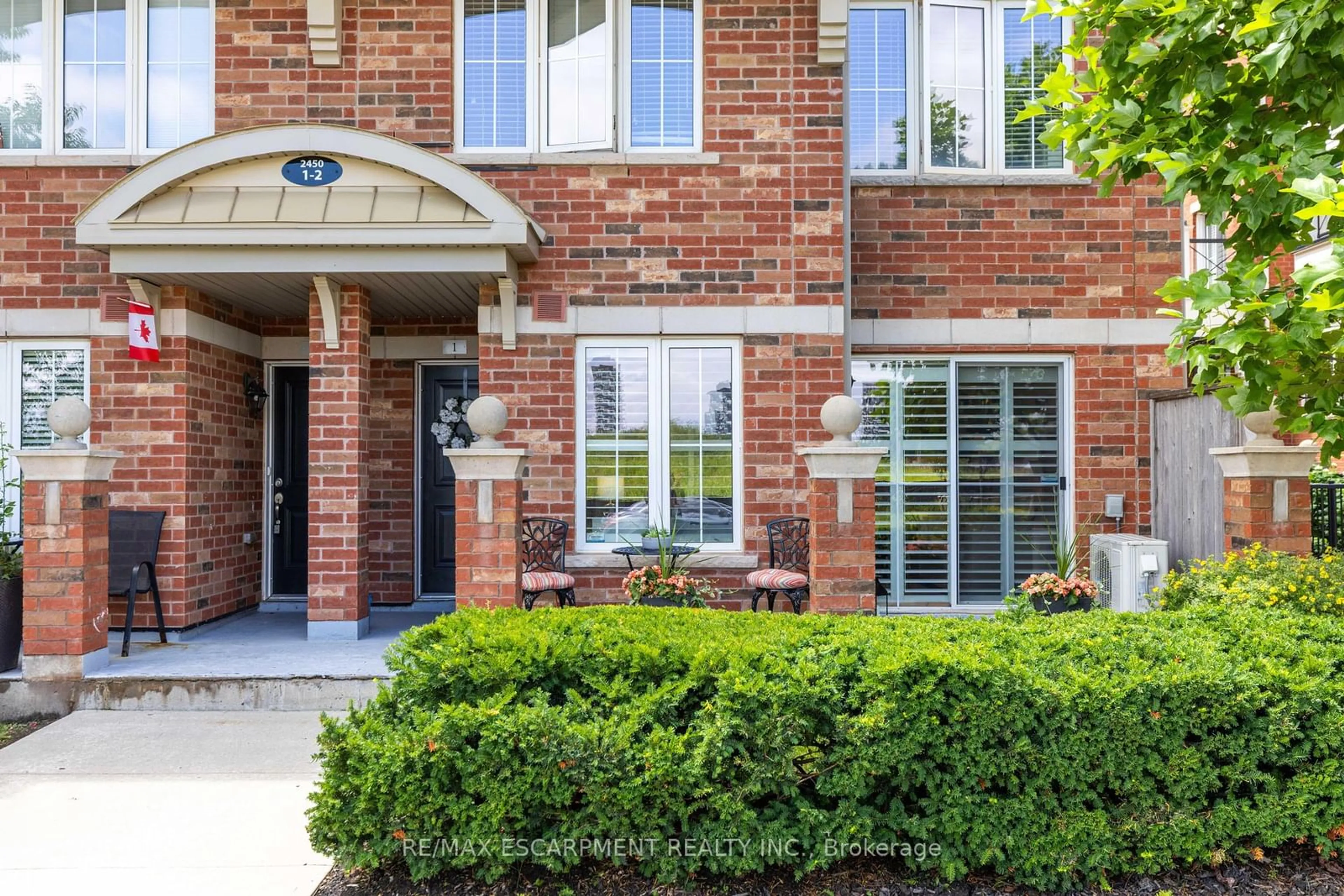 Home with brick exterior material for 2450 Post Rd #1, Oakville Ontario L6H 0J2