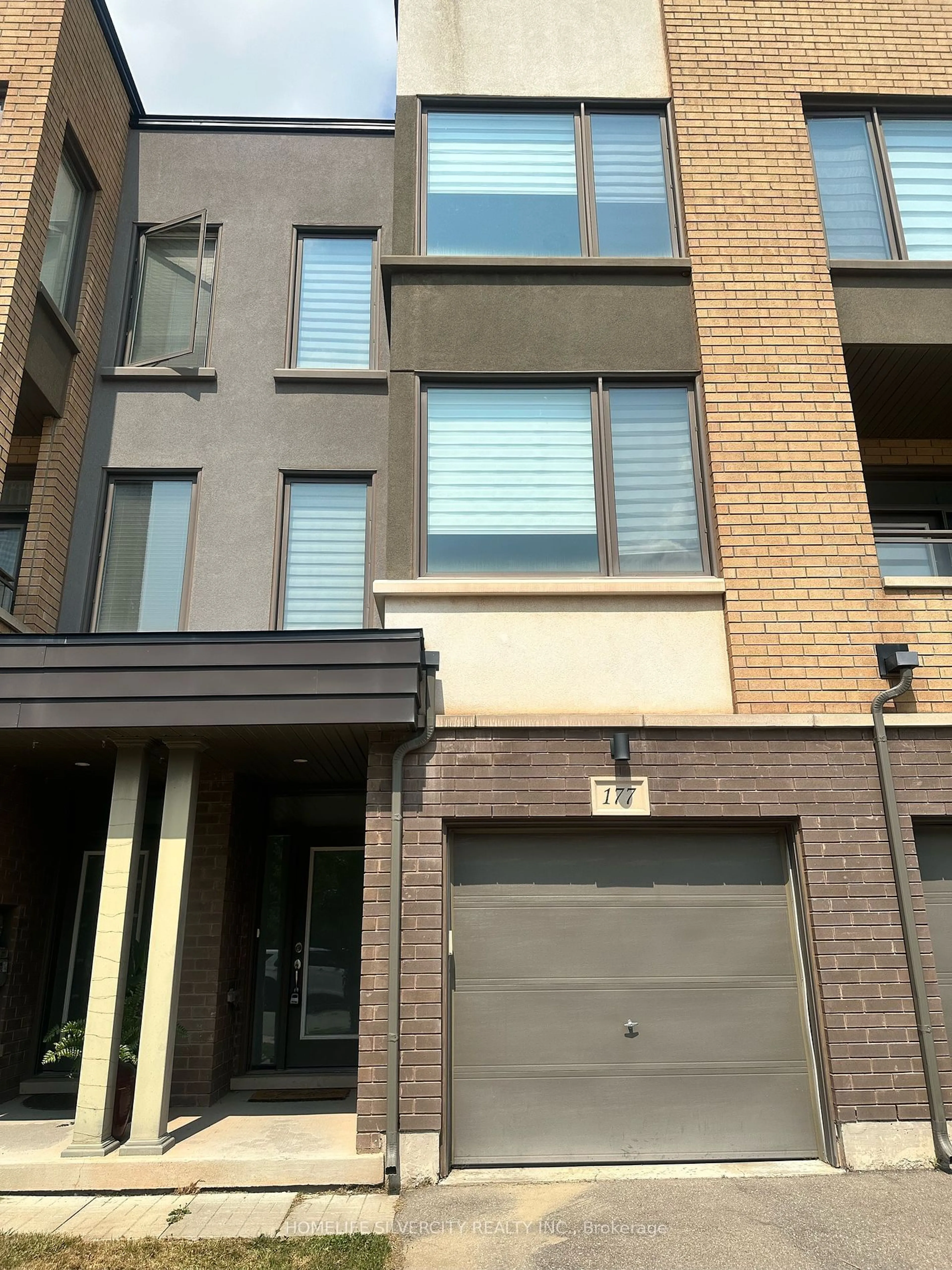 A pic from exterior of the house or condo for 177 Sabina Dr, Oakville Ontario L6H 0W3