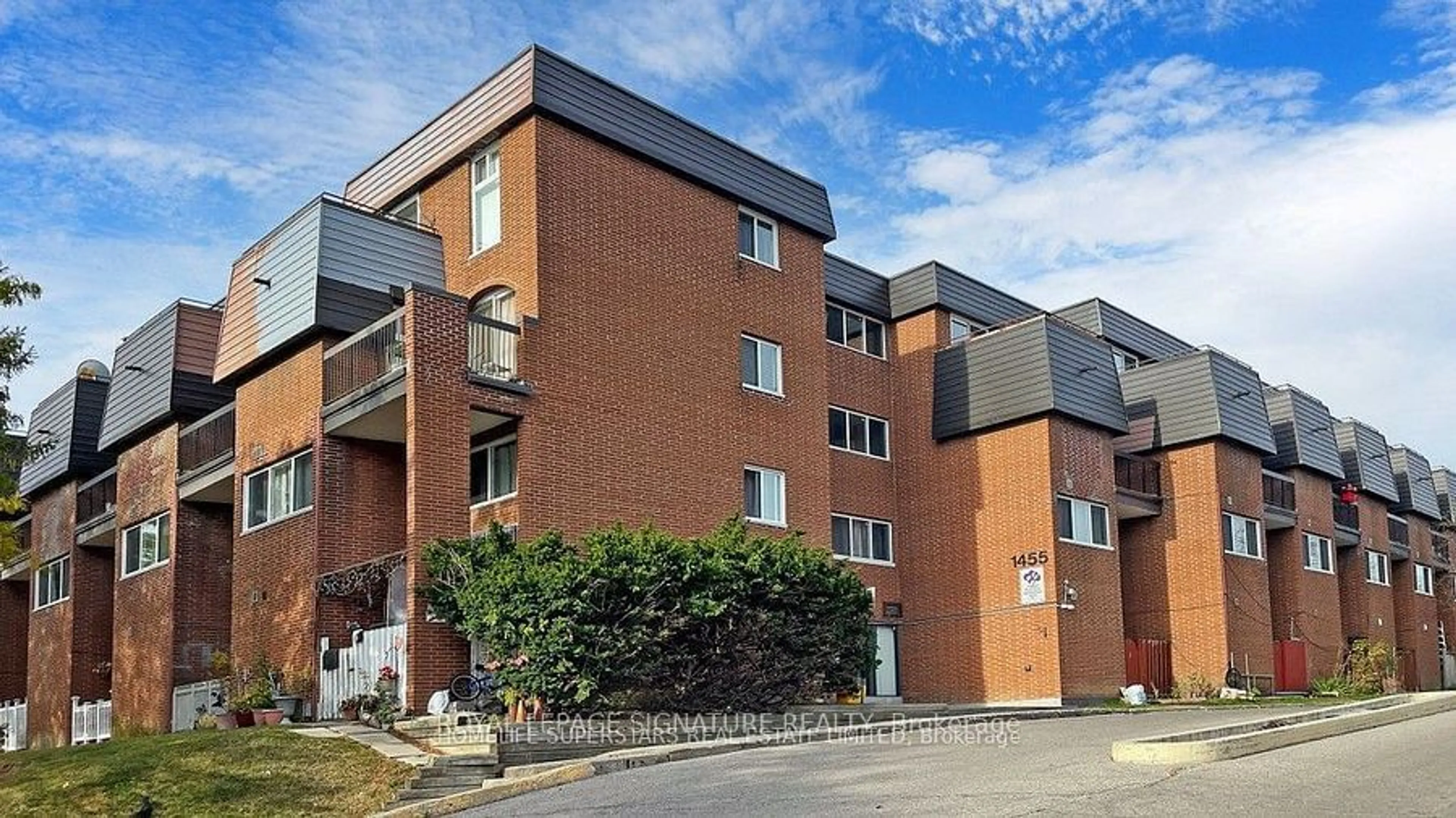 A pic from exterior of the house or condo for 1455 Williamsport Dr #319, Mississauga Ontario L4X 2T5