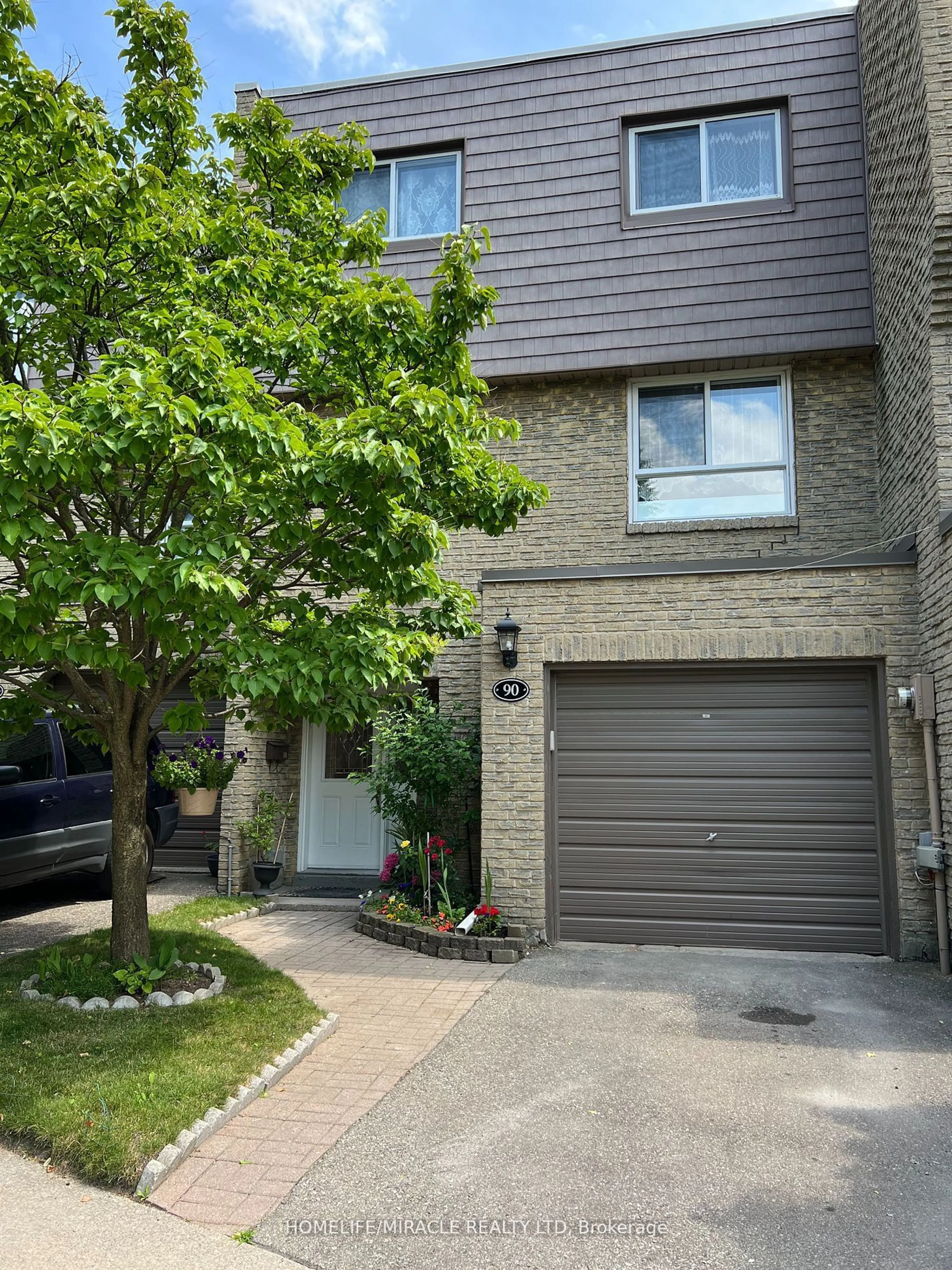 A pic from exterior of the house or condo for 405 Hyacinthe Blvd #90, Mississauga Ontario L5A 3N1