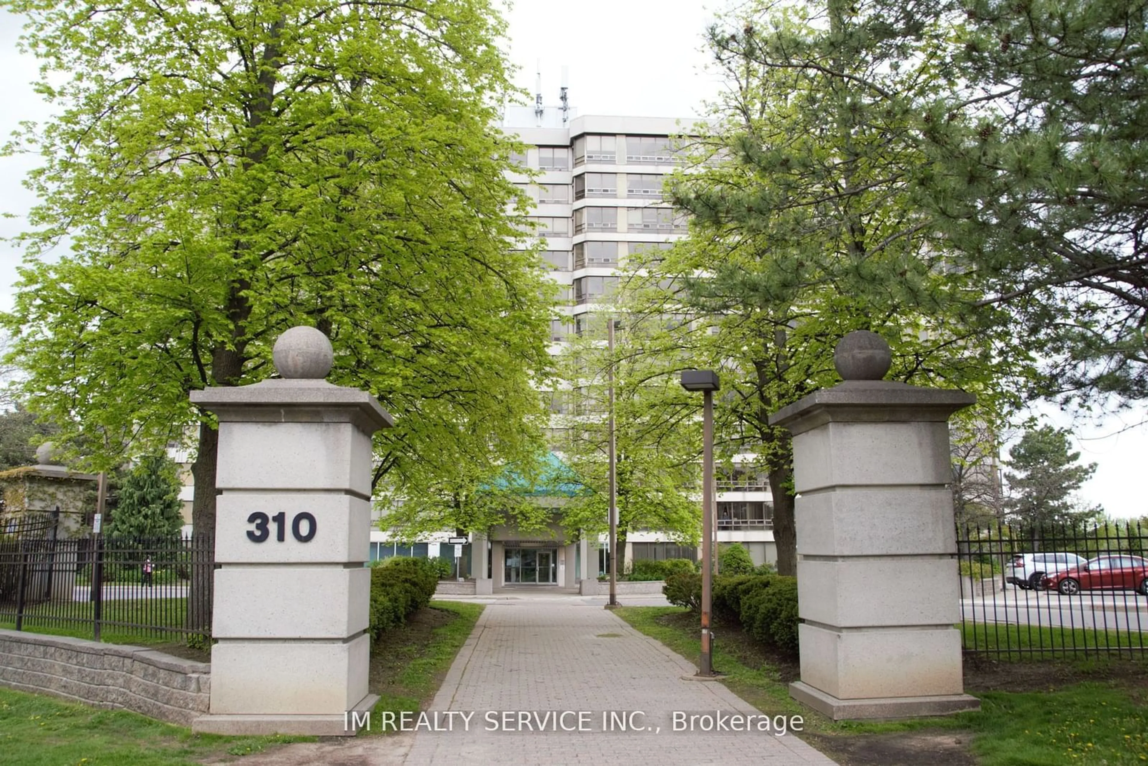 Outside view for 310 Mill St #305, Brampton Ontario L6Y 3B1