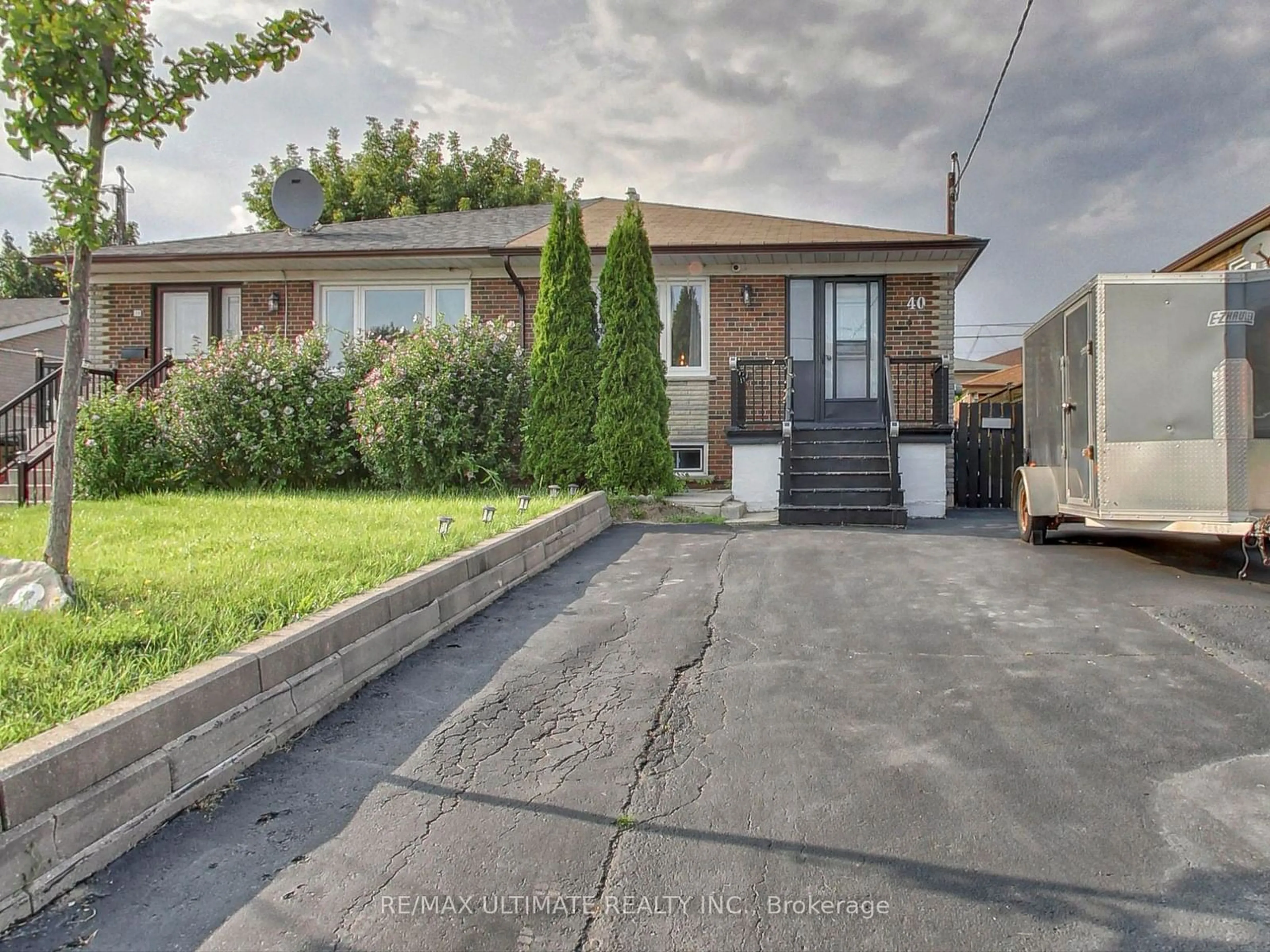 Frontside or backside of a home for 40 Dombey Rd, Toronto Ontario M3L 1N9