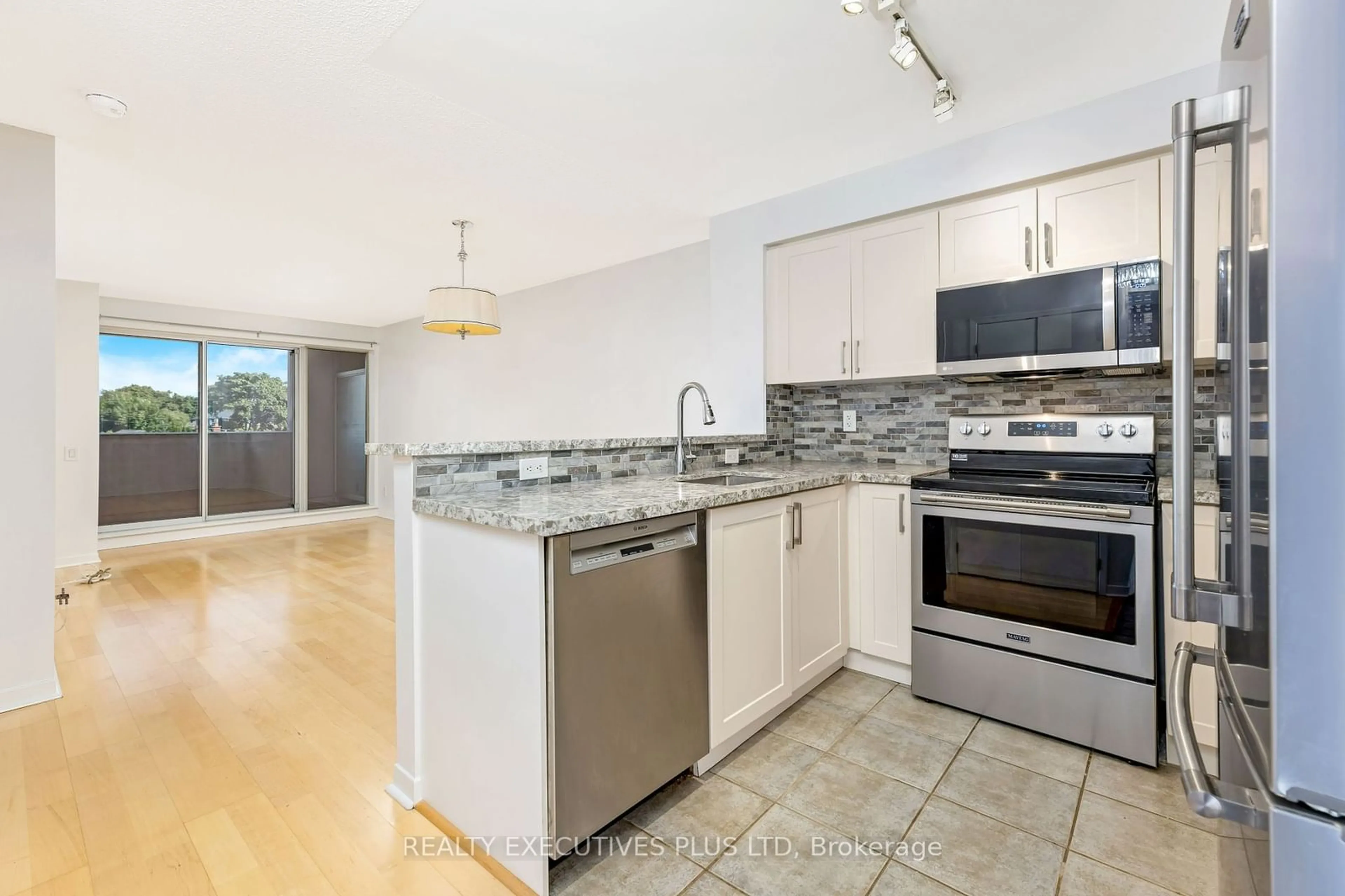 Standard kitchen for 1050 The Queensway #212, Toronto Ontario M8Z 0A8