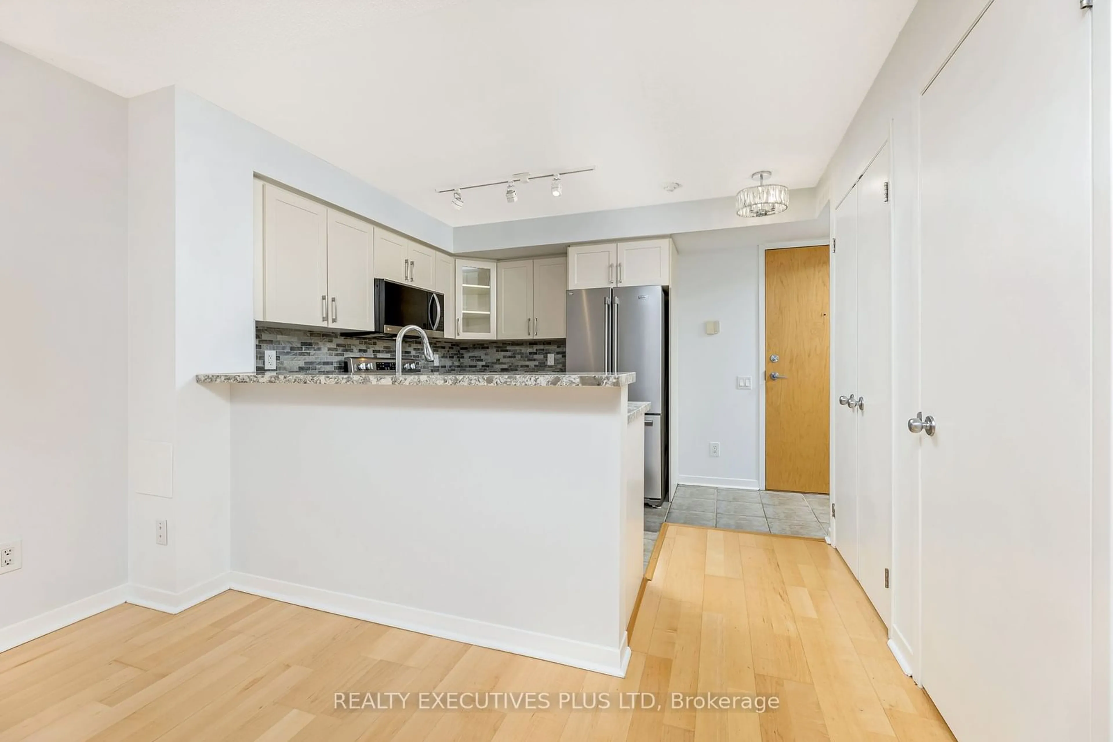 Standard kitchen for 1050 The Queensway #212, Toronto Ontario M8Z 0A8