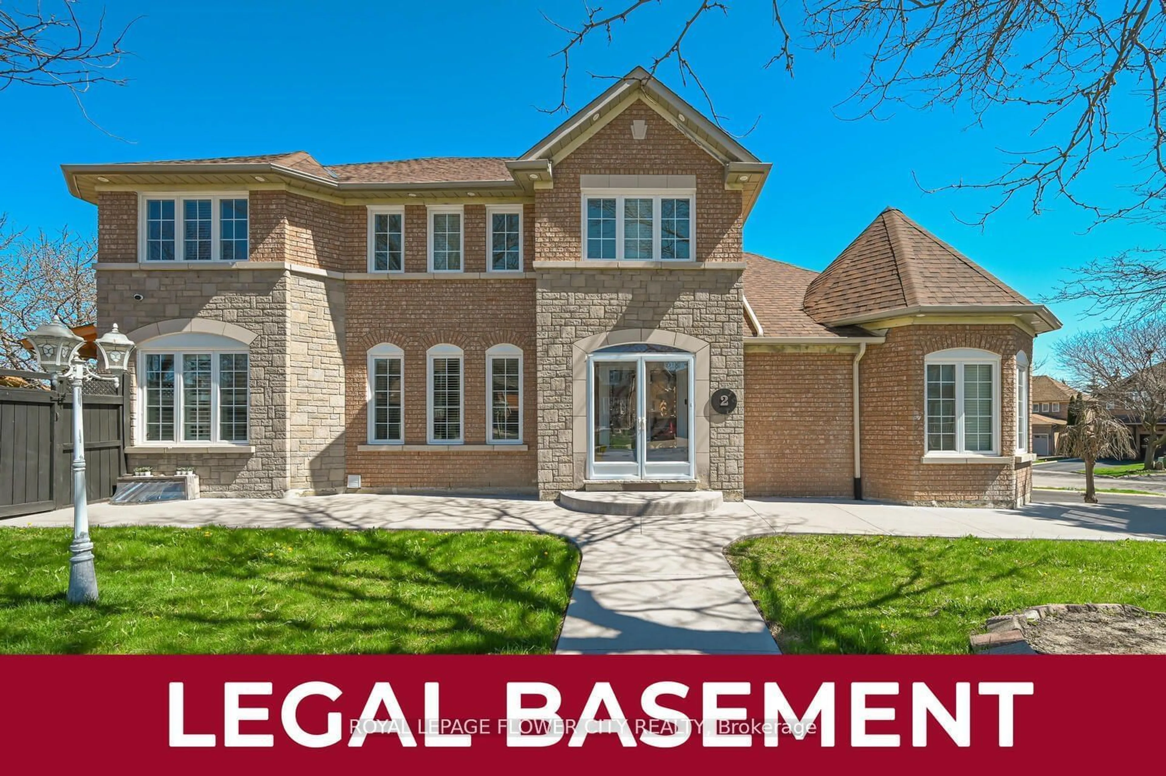 Home with brick exterior material for 2 Black Hills Crt, Brampton Ontario L6R 1J5