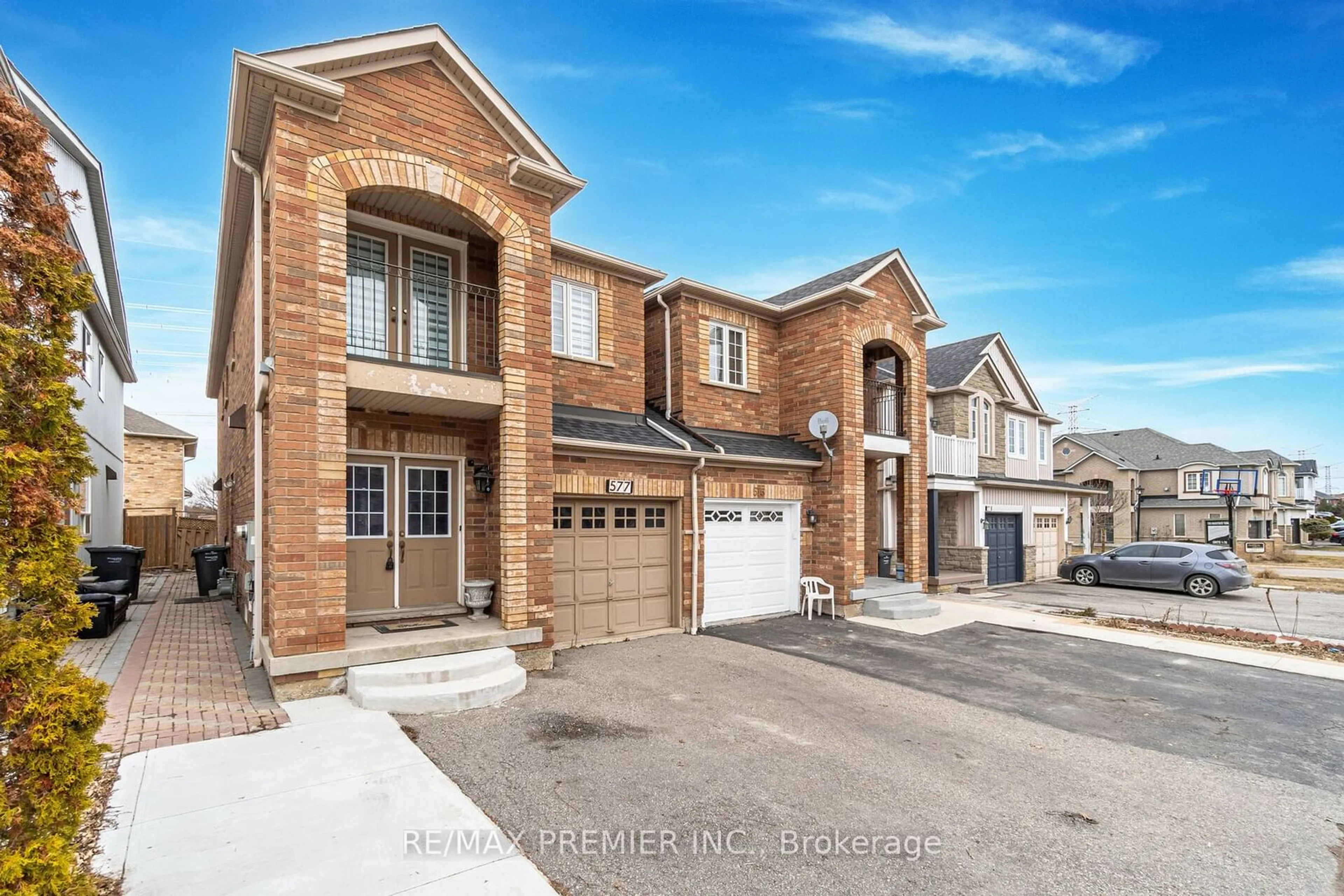 A pic from exterior of the house or condo for 577 Rossellini Dr, Mississauga Ontario L5W 1M5