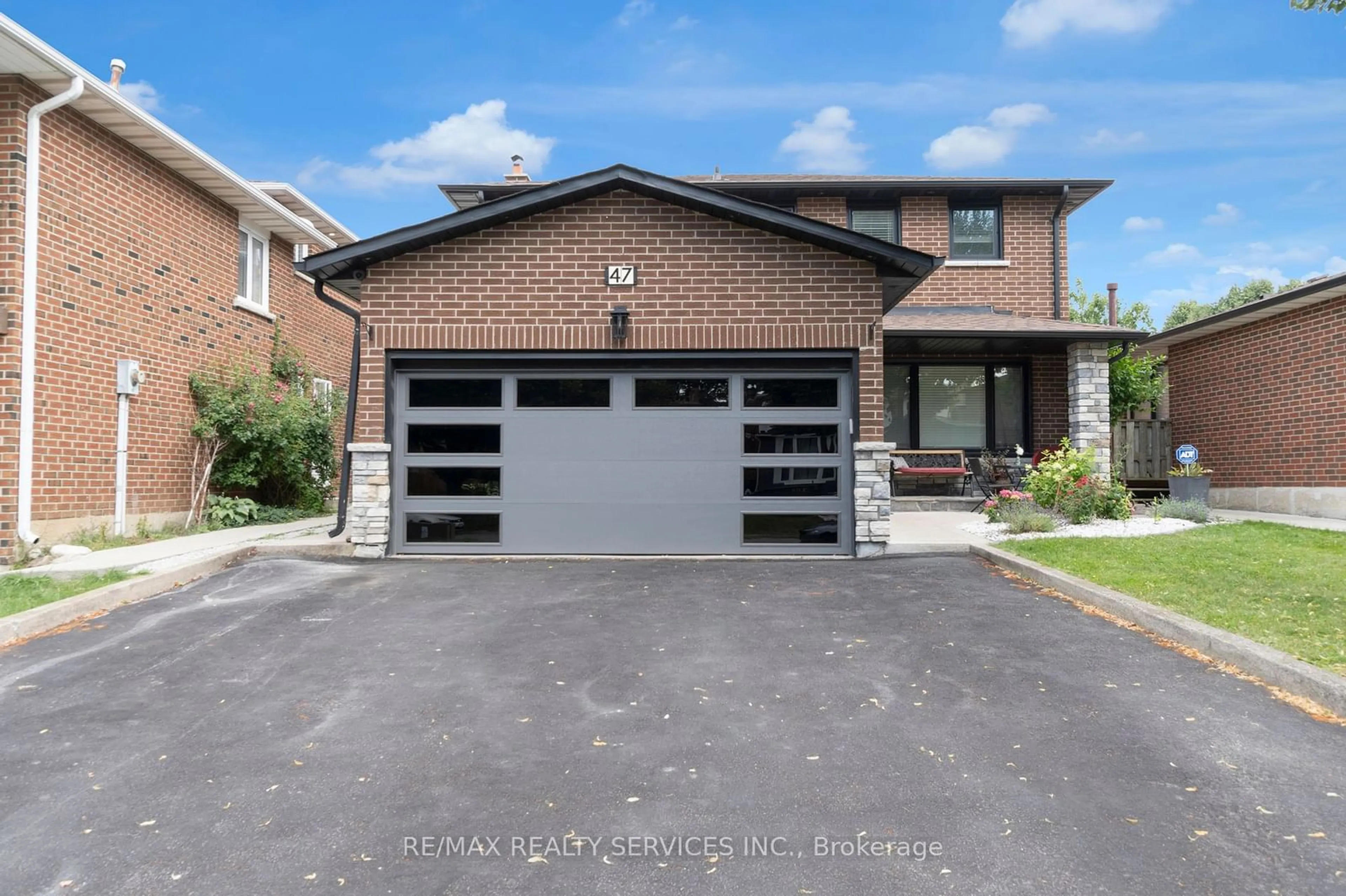 Home with brick exterior material for 47 Tanager Sq, Brampton Ontario L6Z 1X1