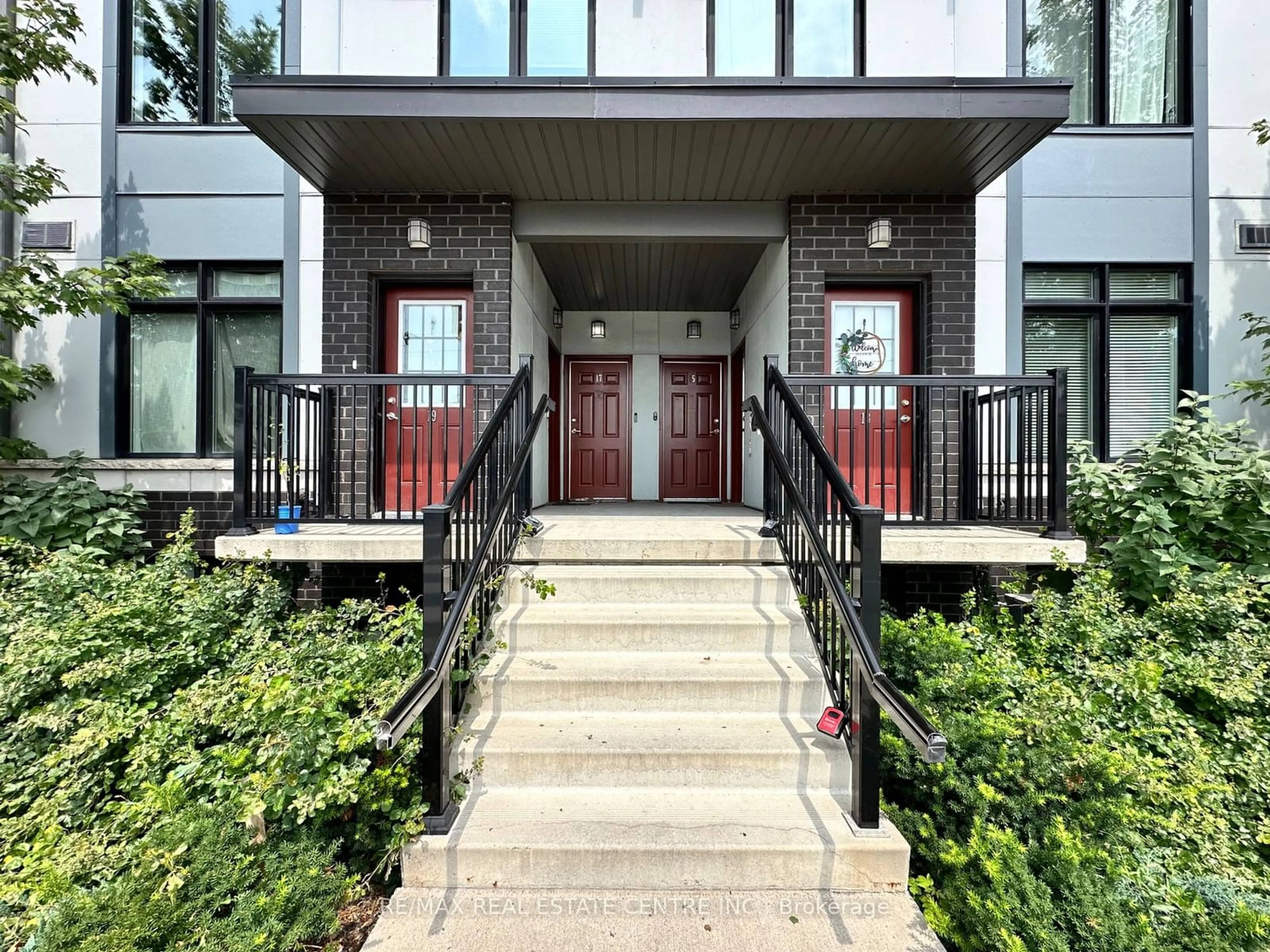 A pic from exterior of the house or condo for 630 Rogers Rd #15, Toronto Ontario M6M 0B4