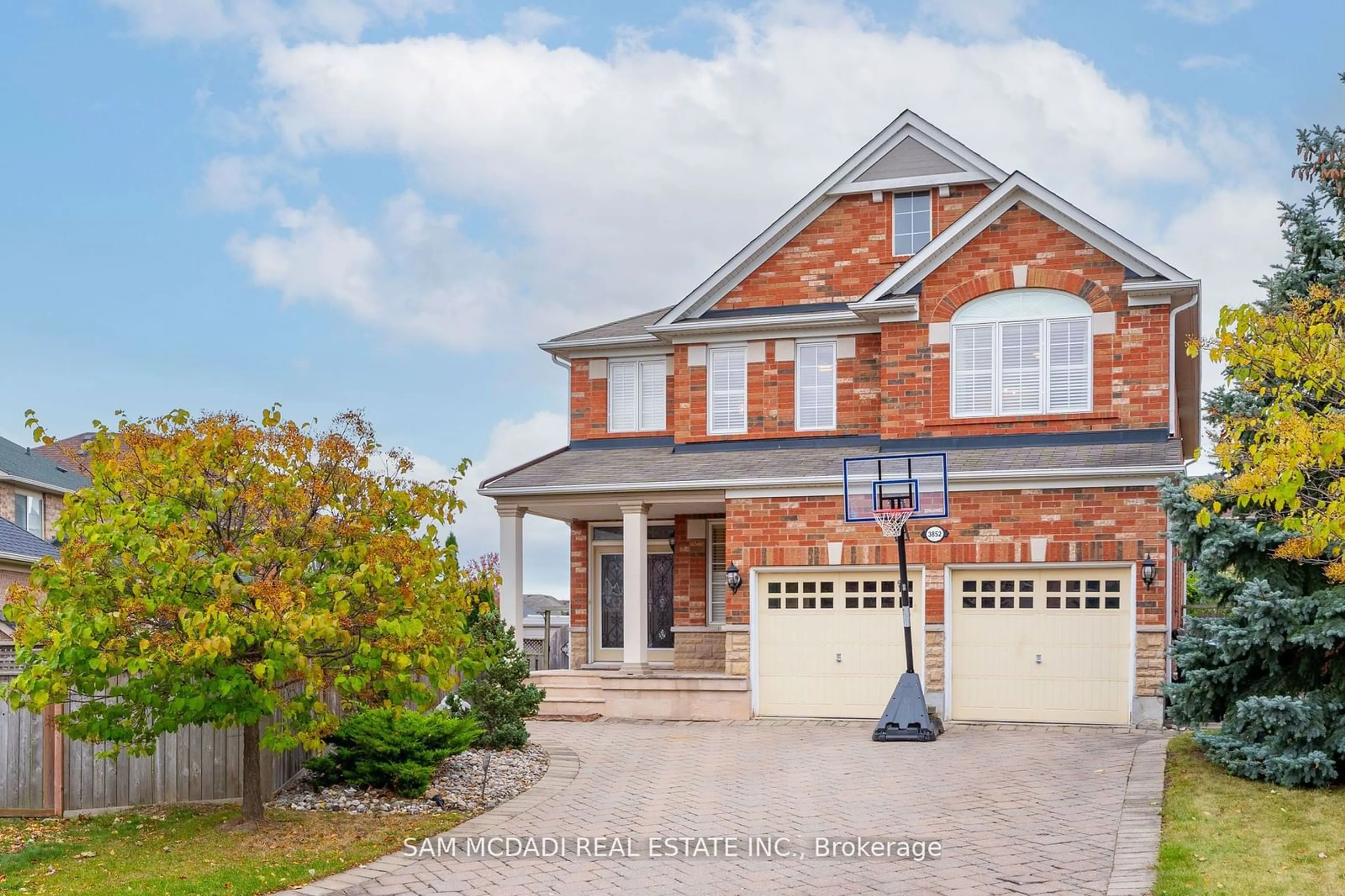 Home with brick exterior material for 3852 Rosanna Dr, Mississauga Ontario L5M 7Y1