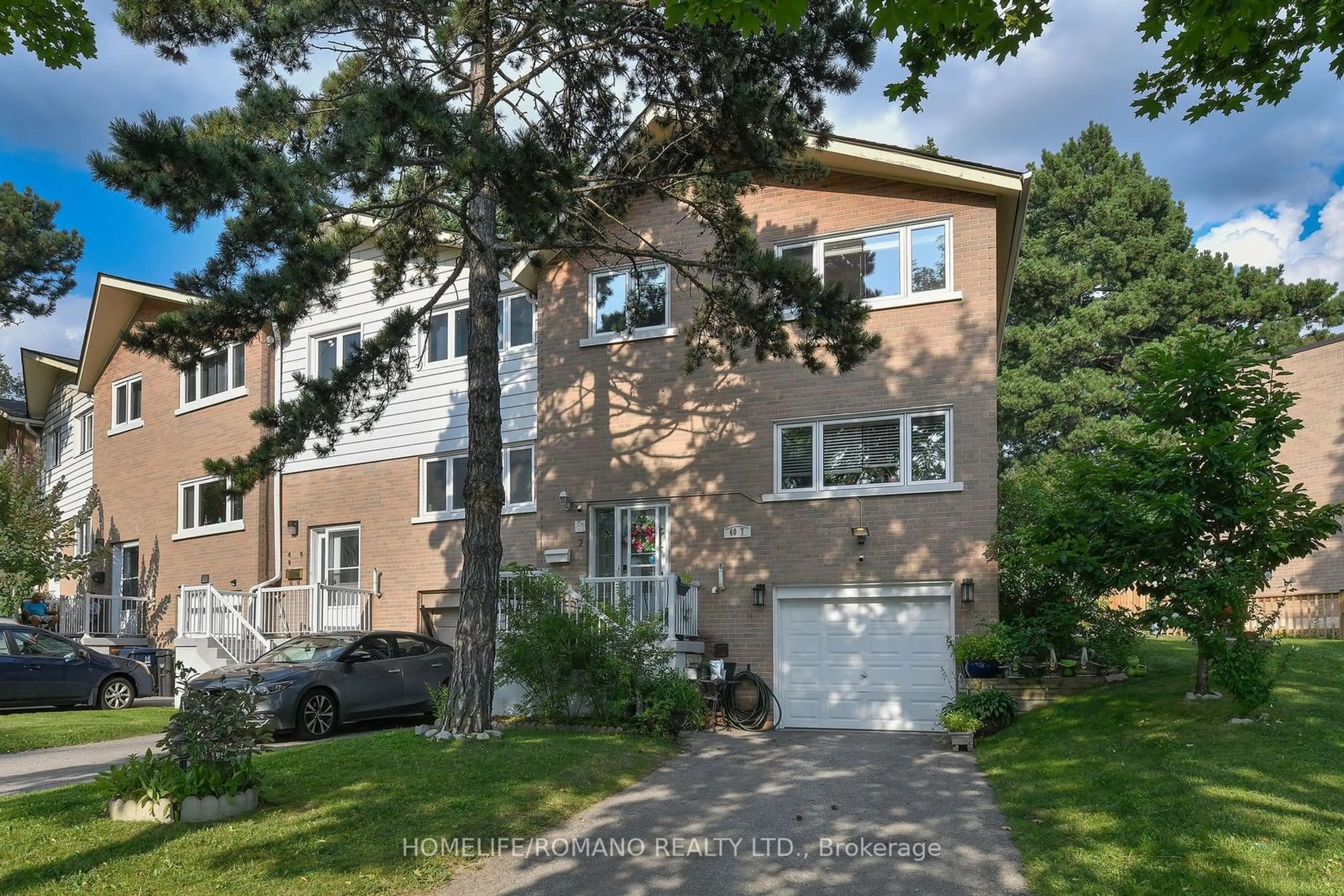 A pic from exterior of the house or condo for 40 Grandravine Dr #7, Toronto Ontario M3J 1B1