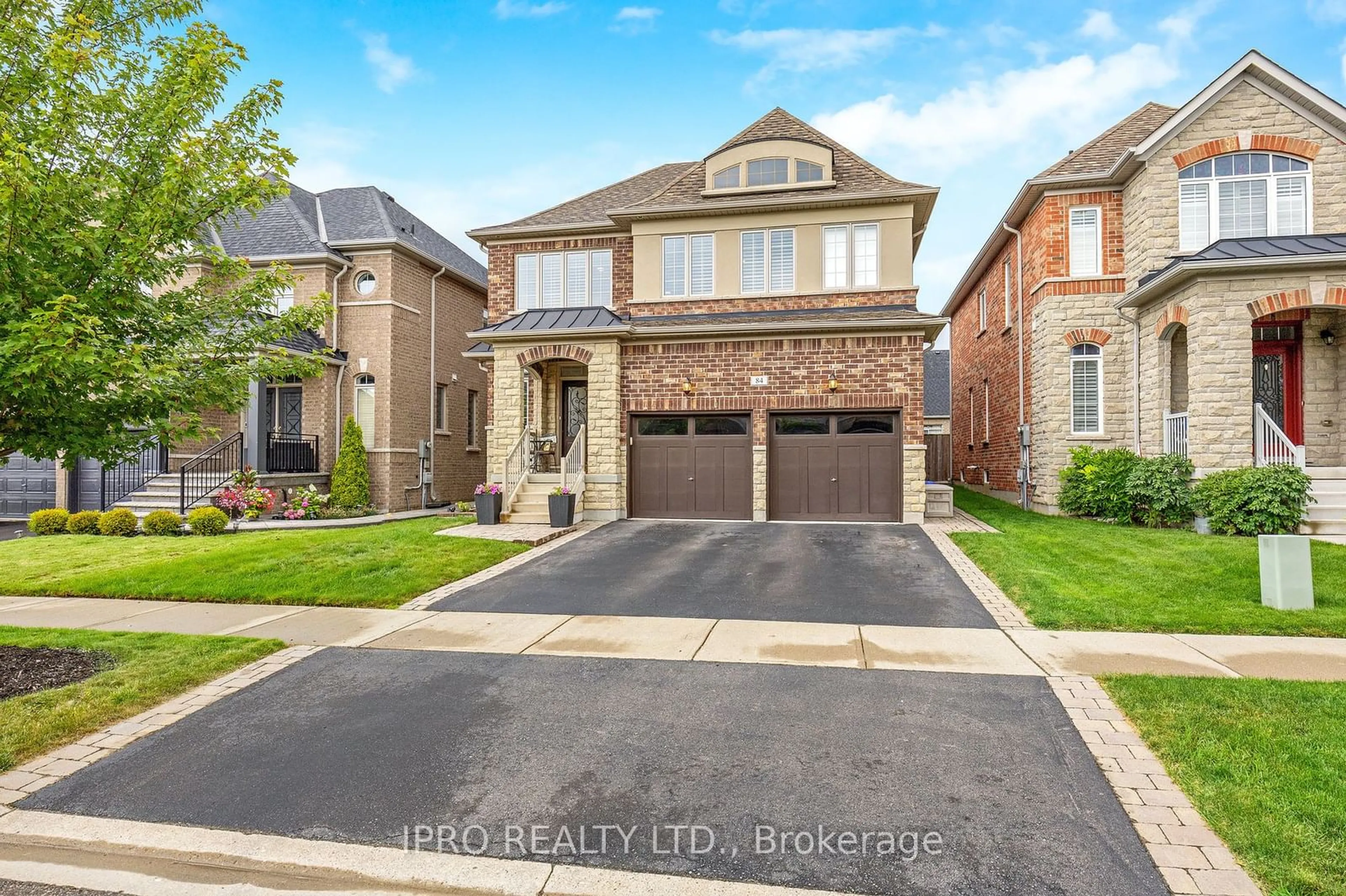 Home with brick exterior material for 84 Northwest Crt, Halton Hills Ontario L7G 0K7