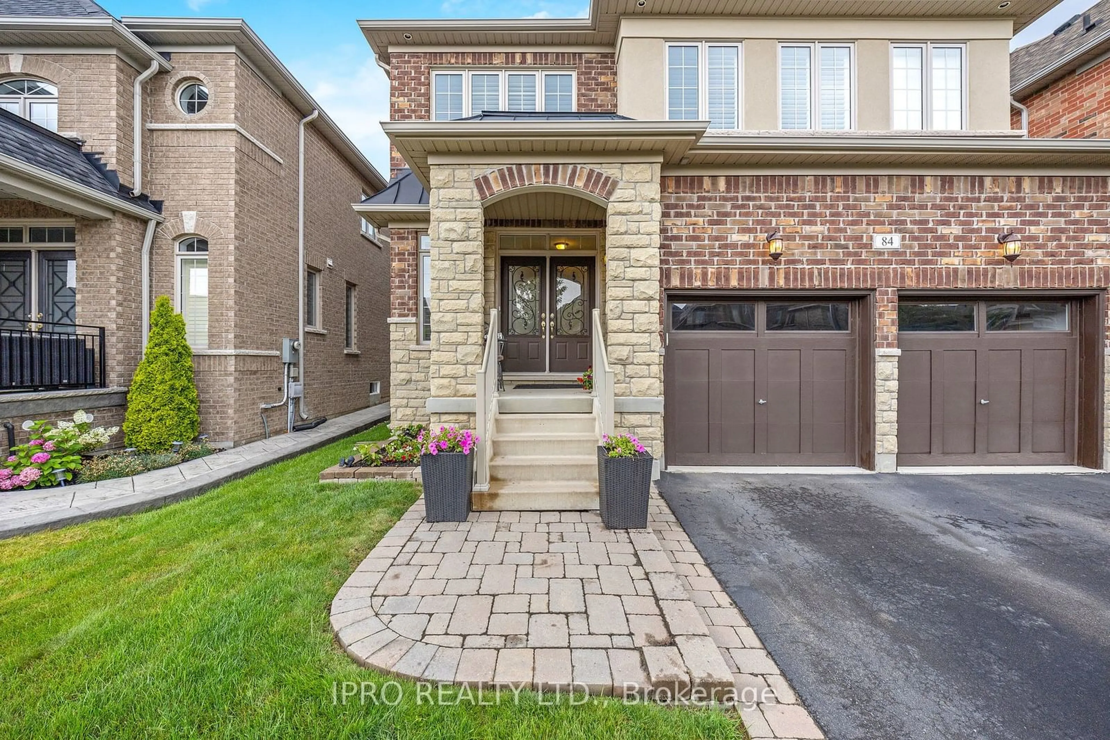 Home with brick exterior material for 84 Northwest Crt, Halton Hills Ontario L7G 0K7