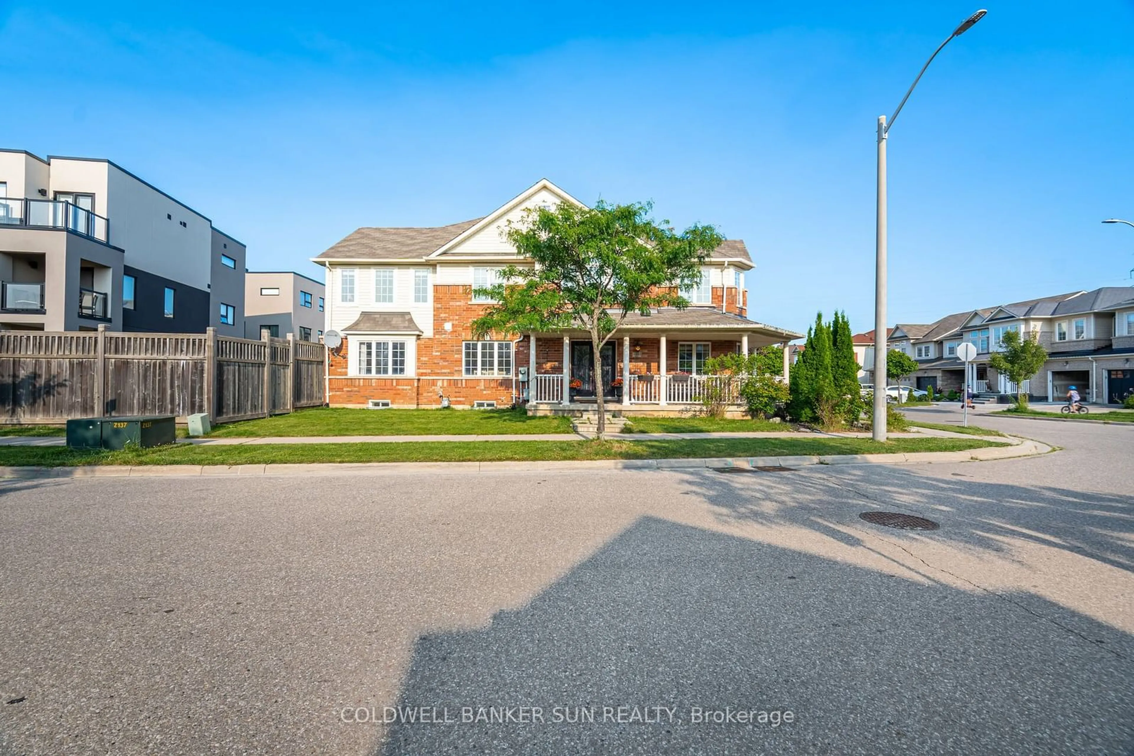 A pic from exterior of the house or condo for 4890 Capri Cres, Burlington Ontario L7M 0H8