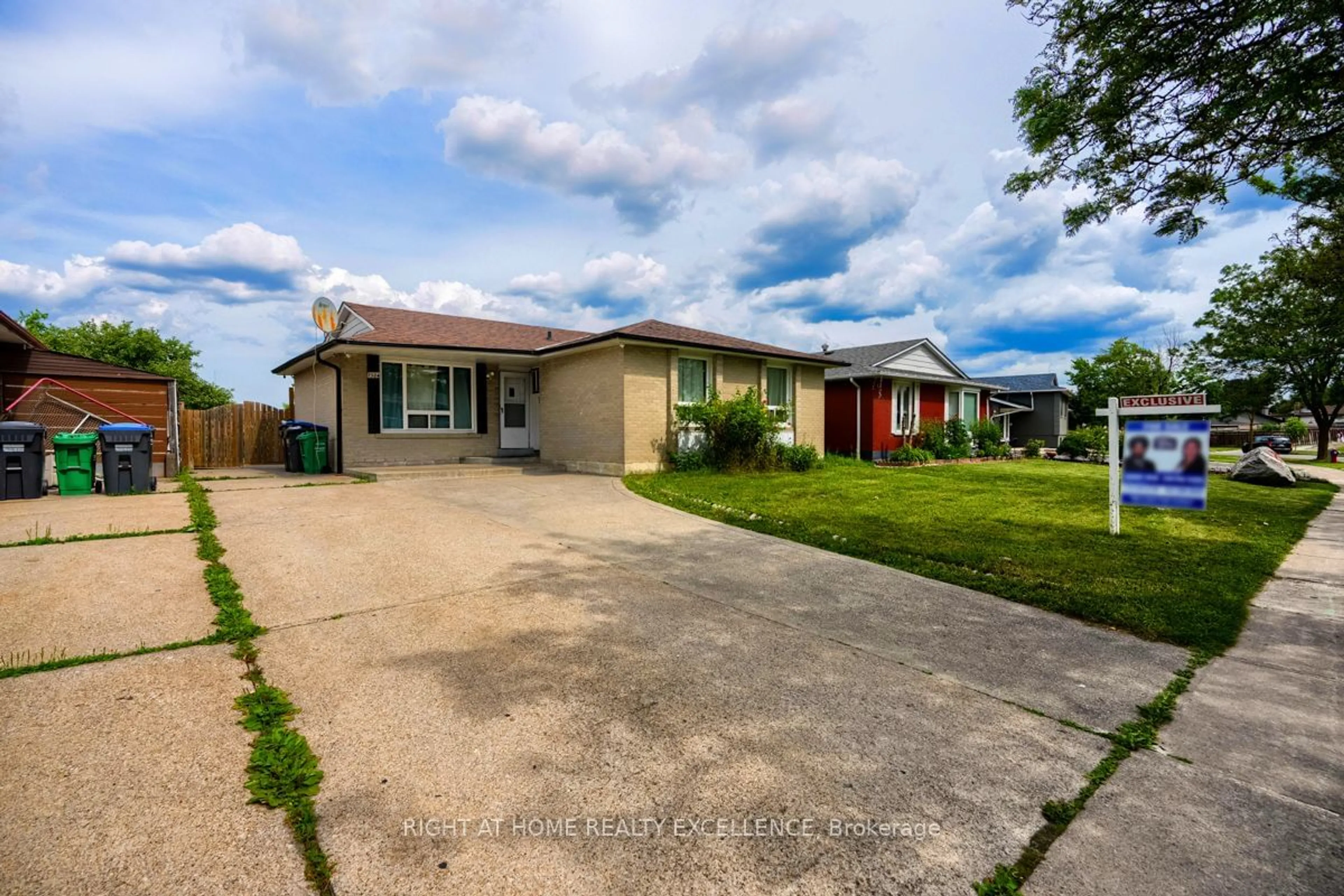 Frontside or backside of a home for 7384 Manion Rd, Mississauga Ontario L4T 2K6