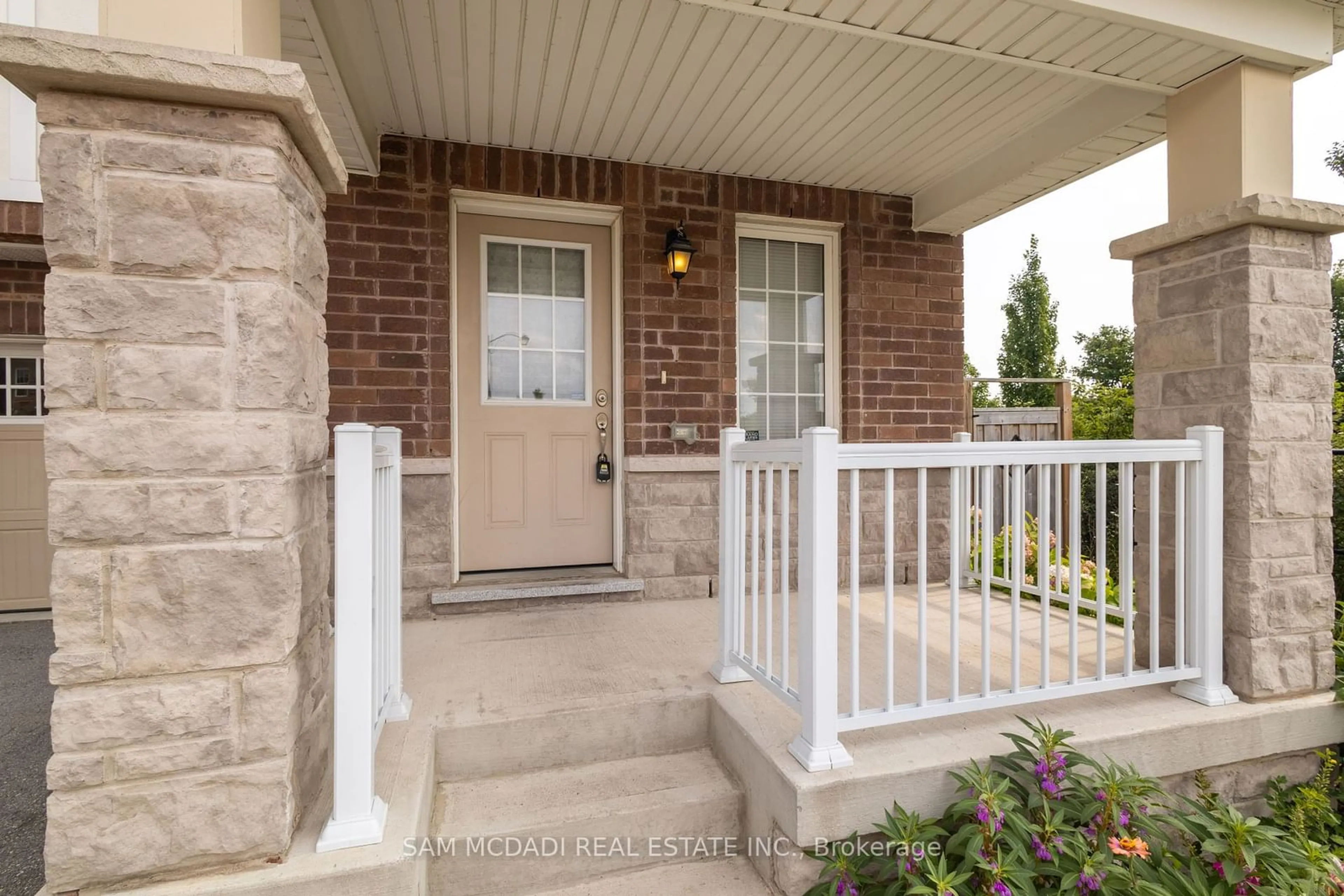 Indoor entryway for 59 Suitor Crt, Milton Ontario L9T 8S1