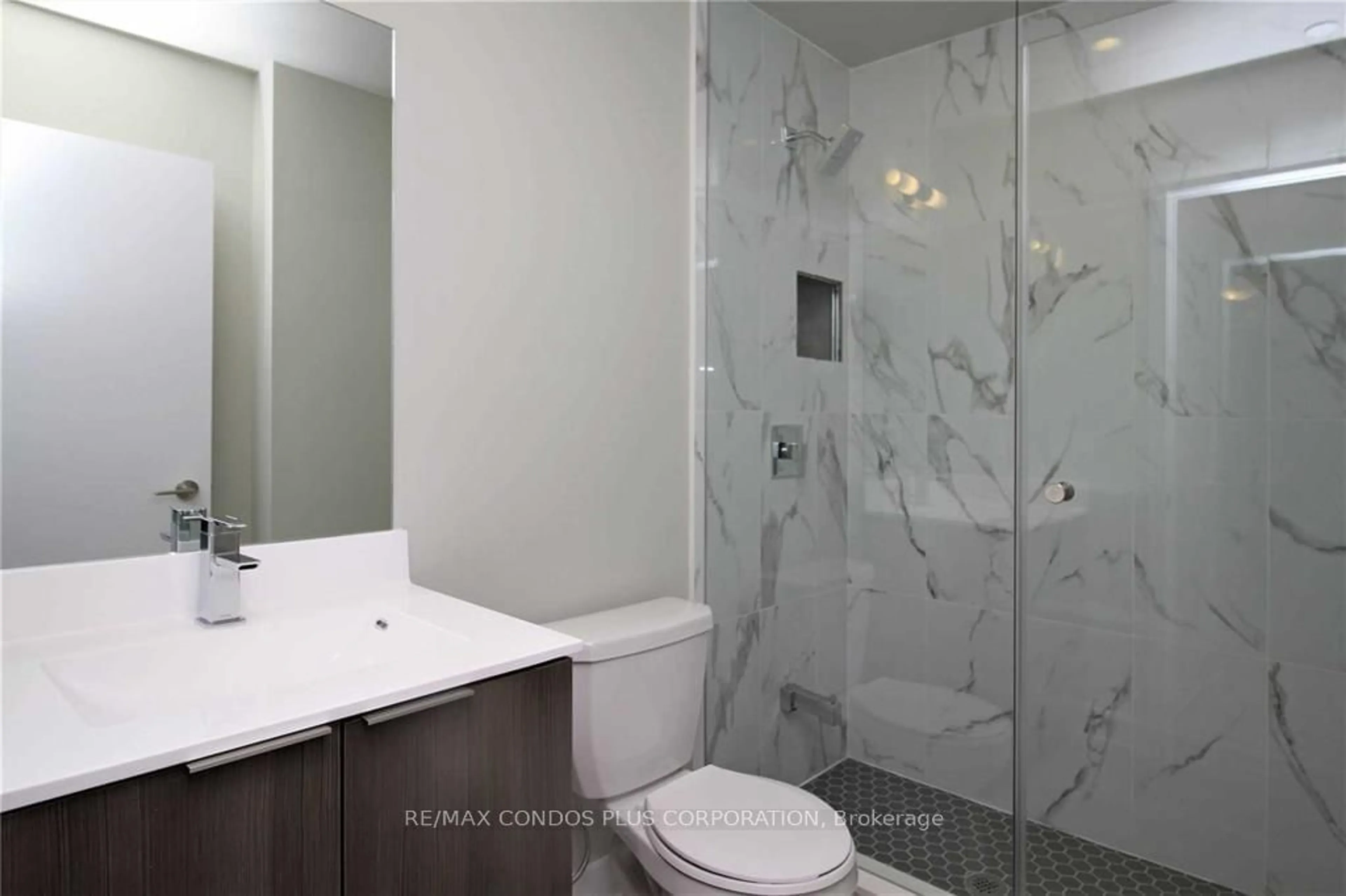 Bathroom for 30 Shore Breeze Dr #6206, Toronto Ontario M8V 0J1