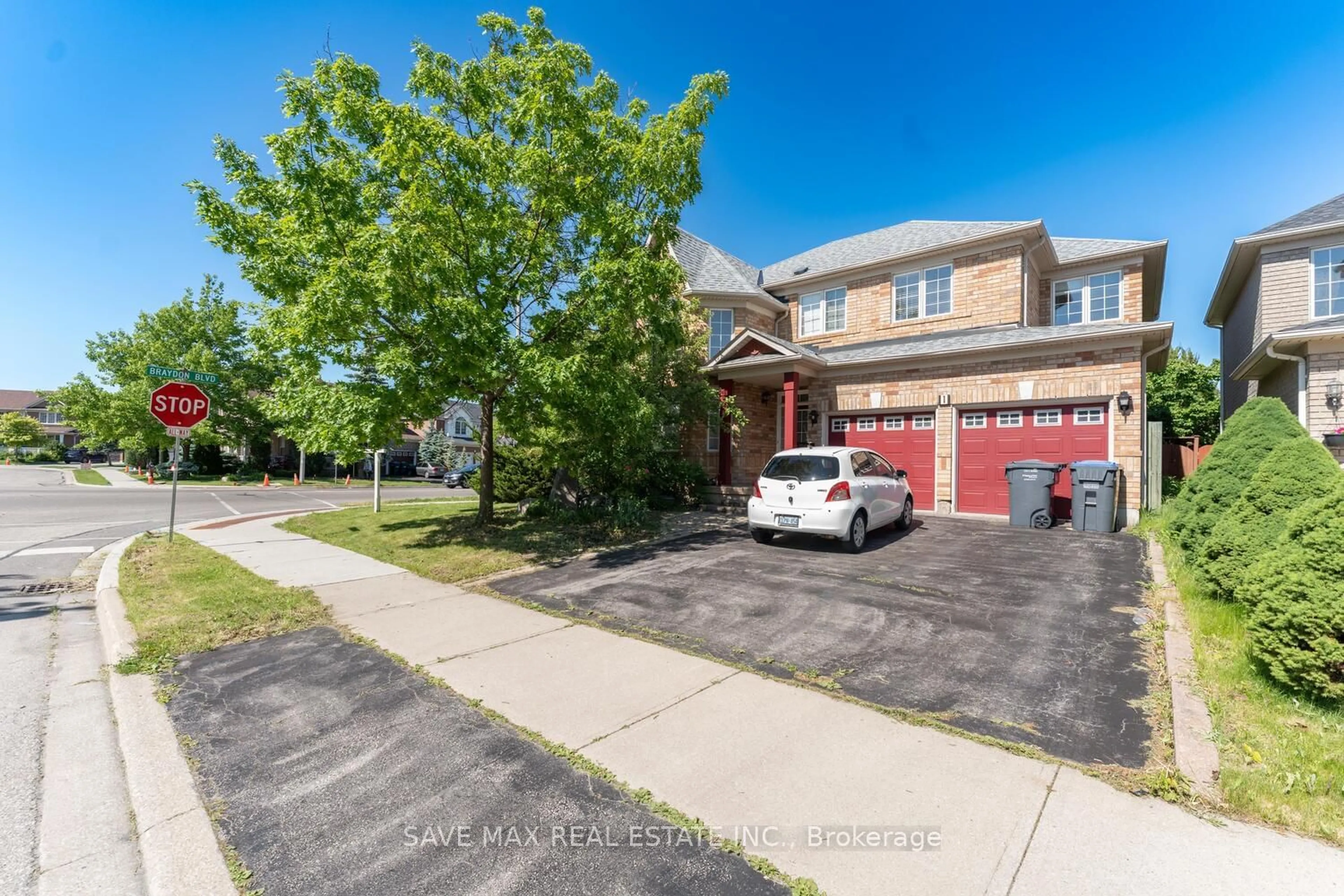 Frontside or backside of a home for 1 Casa Lane, Brampton Ontario L6P 1H7