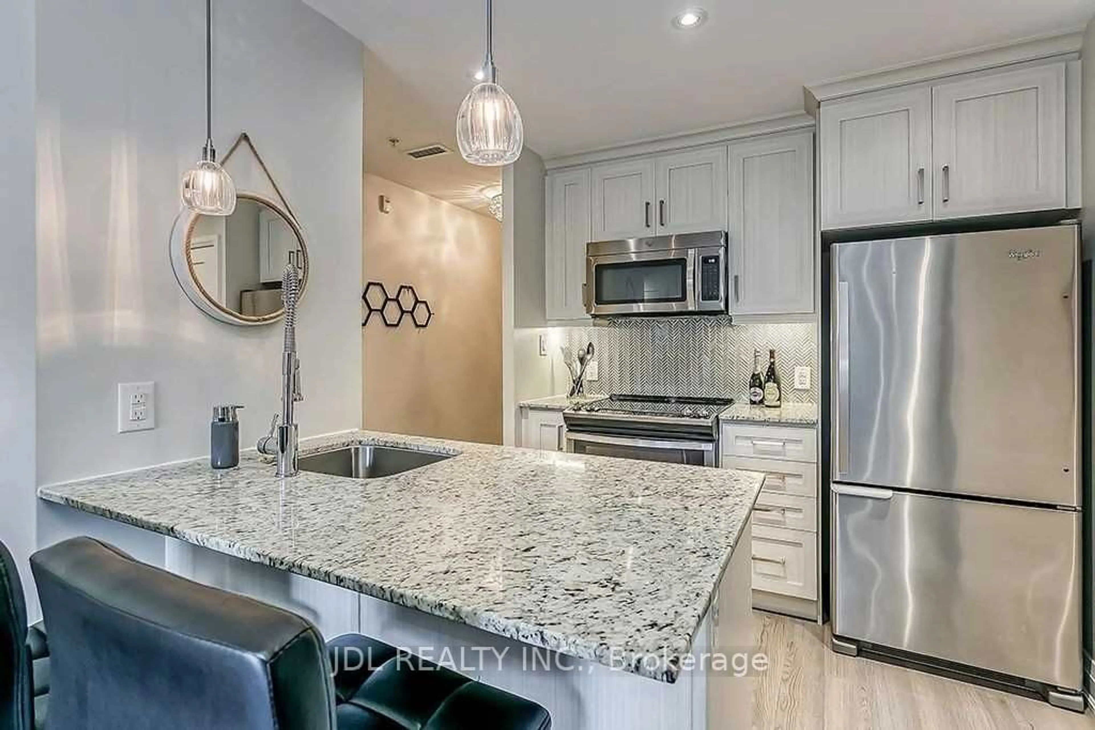 Contemporary kitchen for 73 Washington Ave #104, Oakville Ontario L6K 1W5