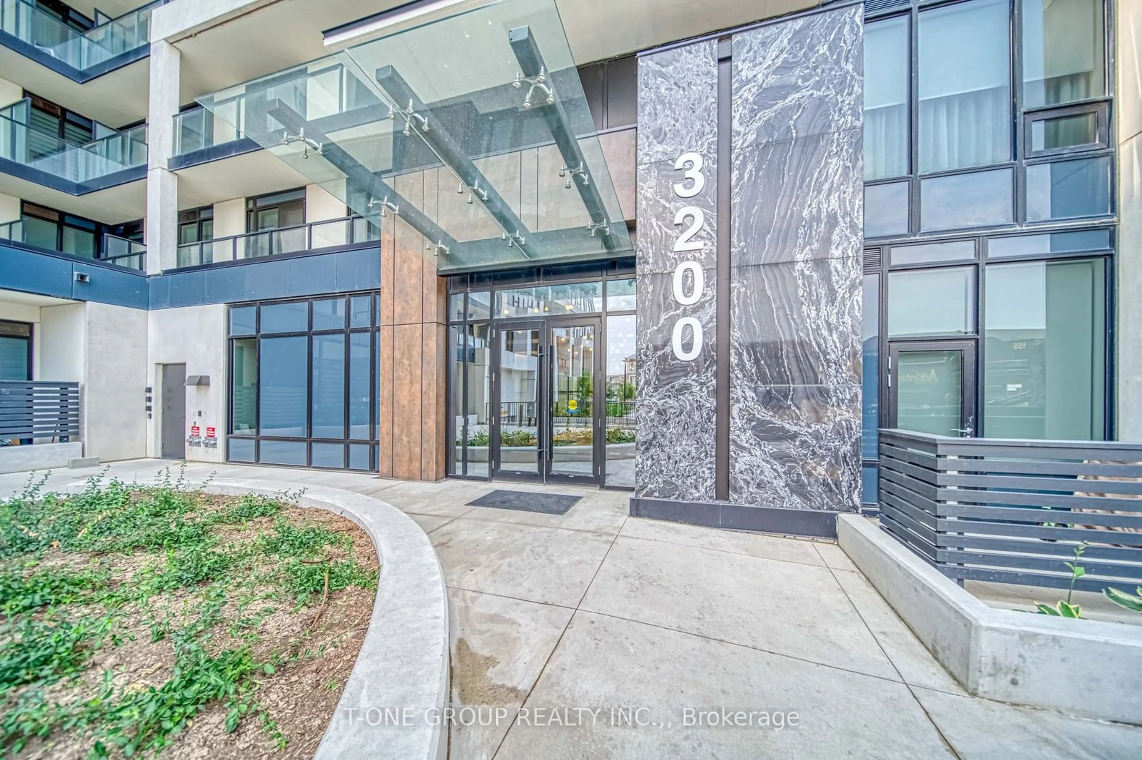 Indoor foyer for 3200 William Coltson Ave #507, Oakville Ontario L6H 7W6