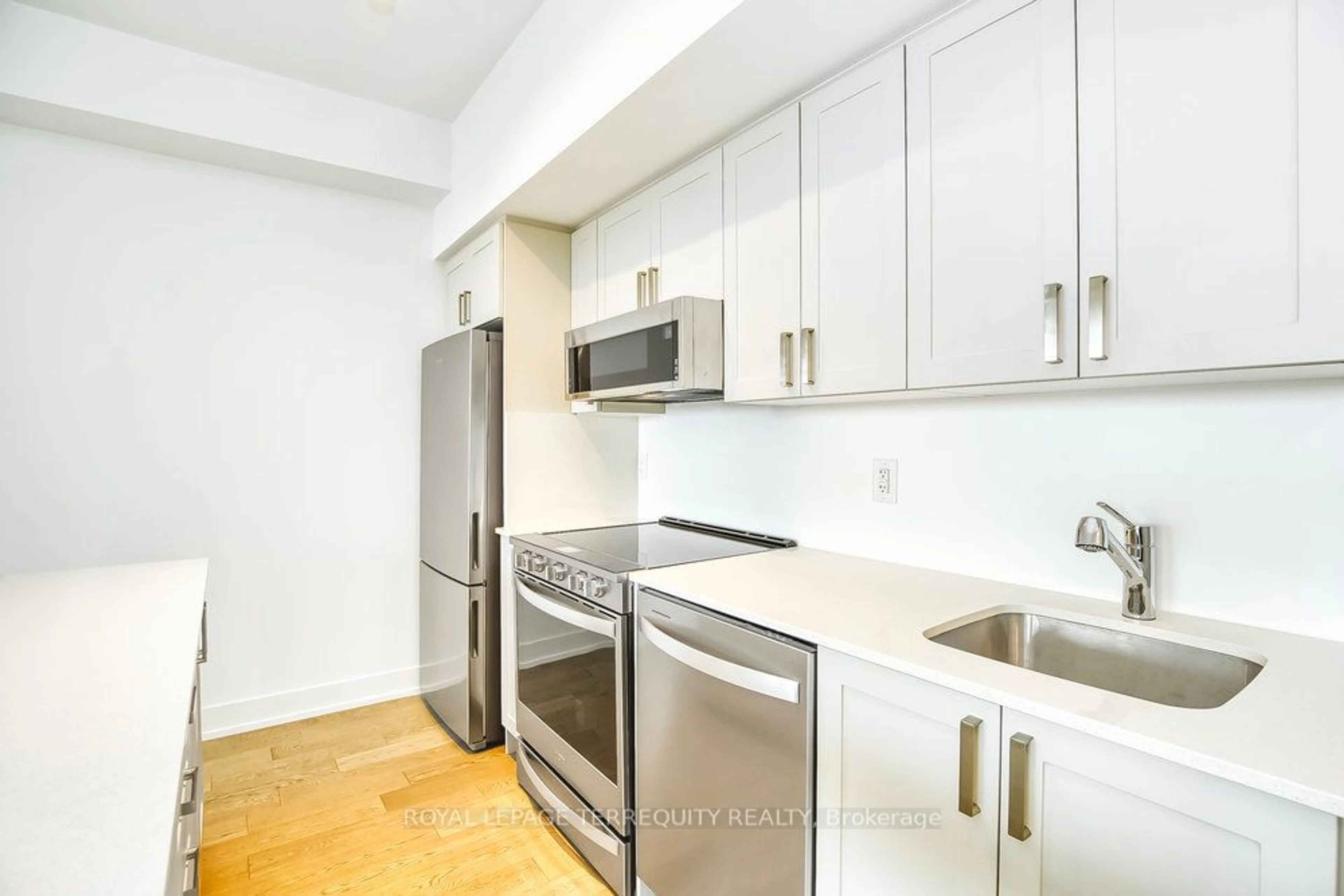 Standard kitchen for 1063 Douglas McCurdy Cmn #411, Mississauga Ontario L5G 0C5