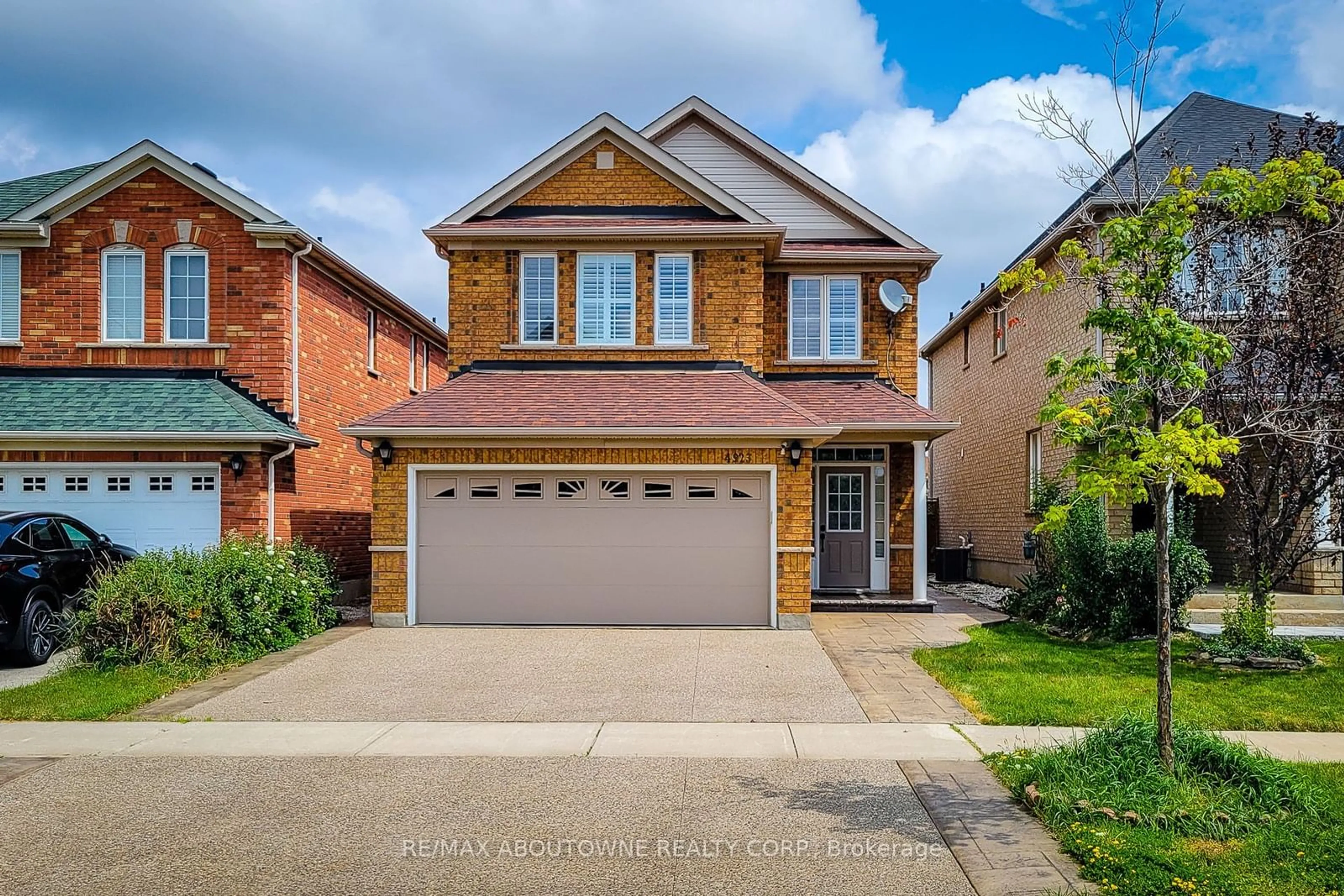 Frontside or backside of a home for 4923 Sebastians Dr, Mississauga Ontario L5M 7L7