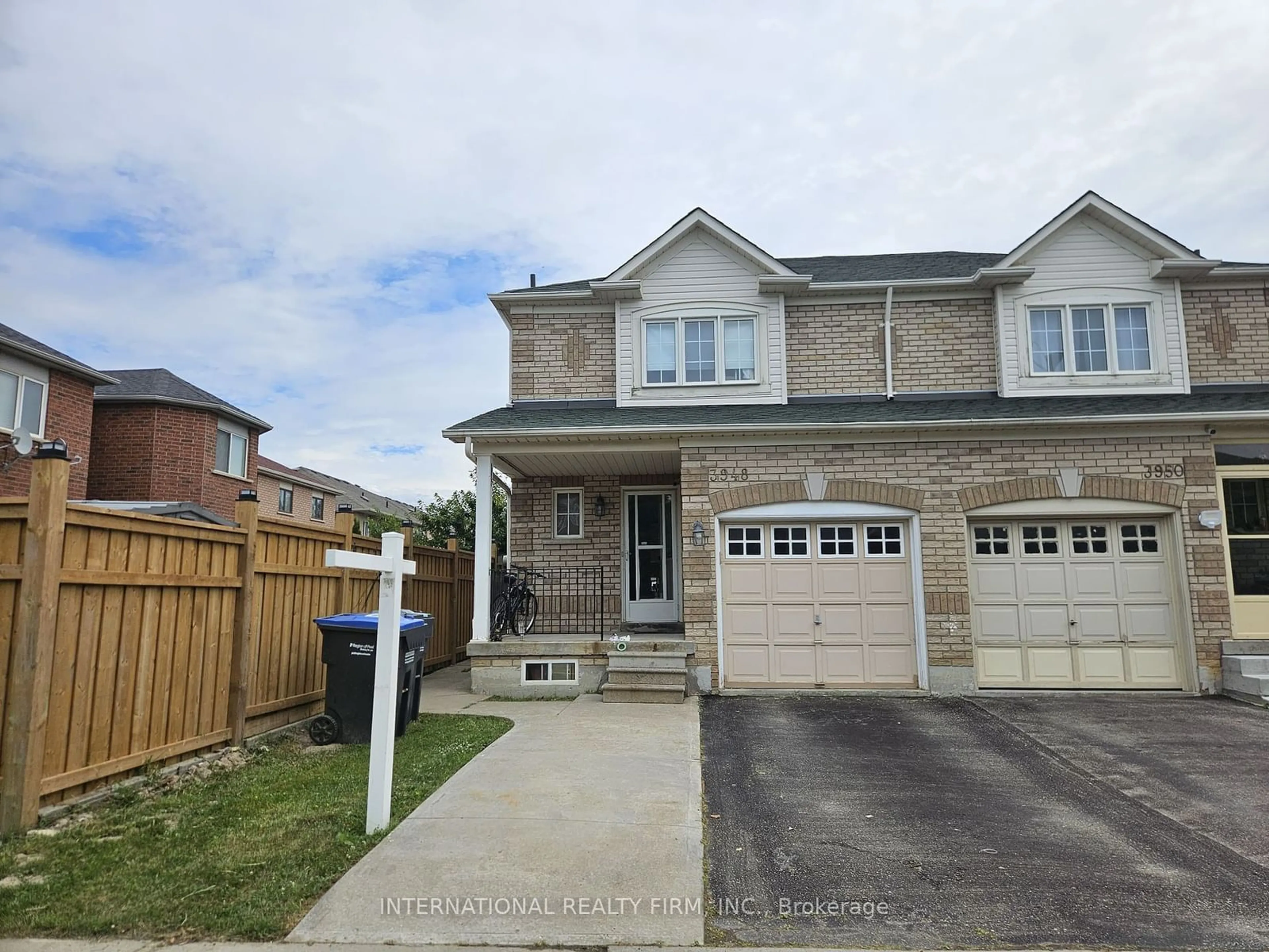 A pic from exterior of the house or condo for 3948 Manatee Way, Mississauga Ontario L5M 6P5