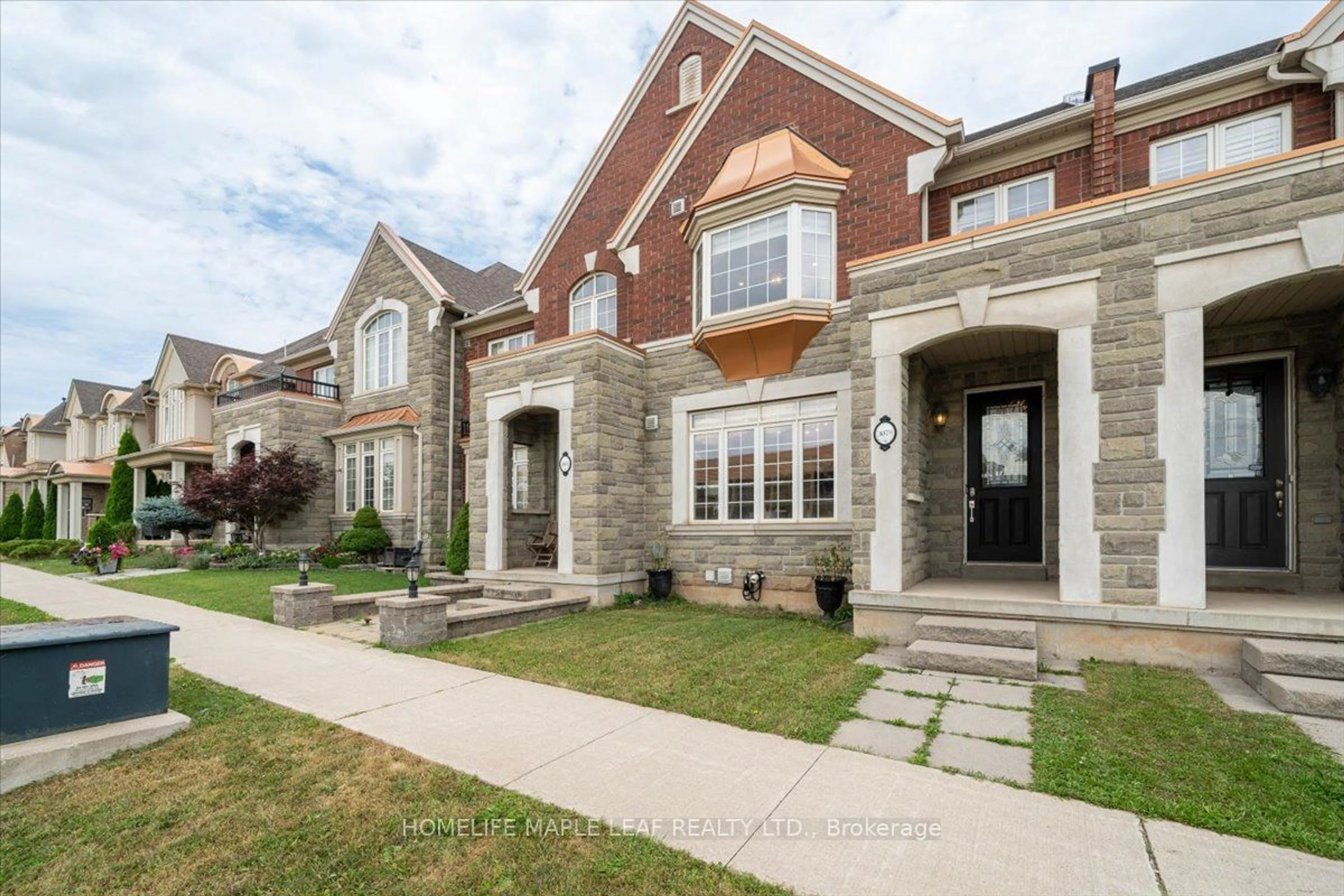 Home with brick exterior material for 3079 Neyagawa Blvd, Oakville Ontario L6M 4L7