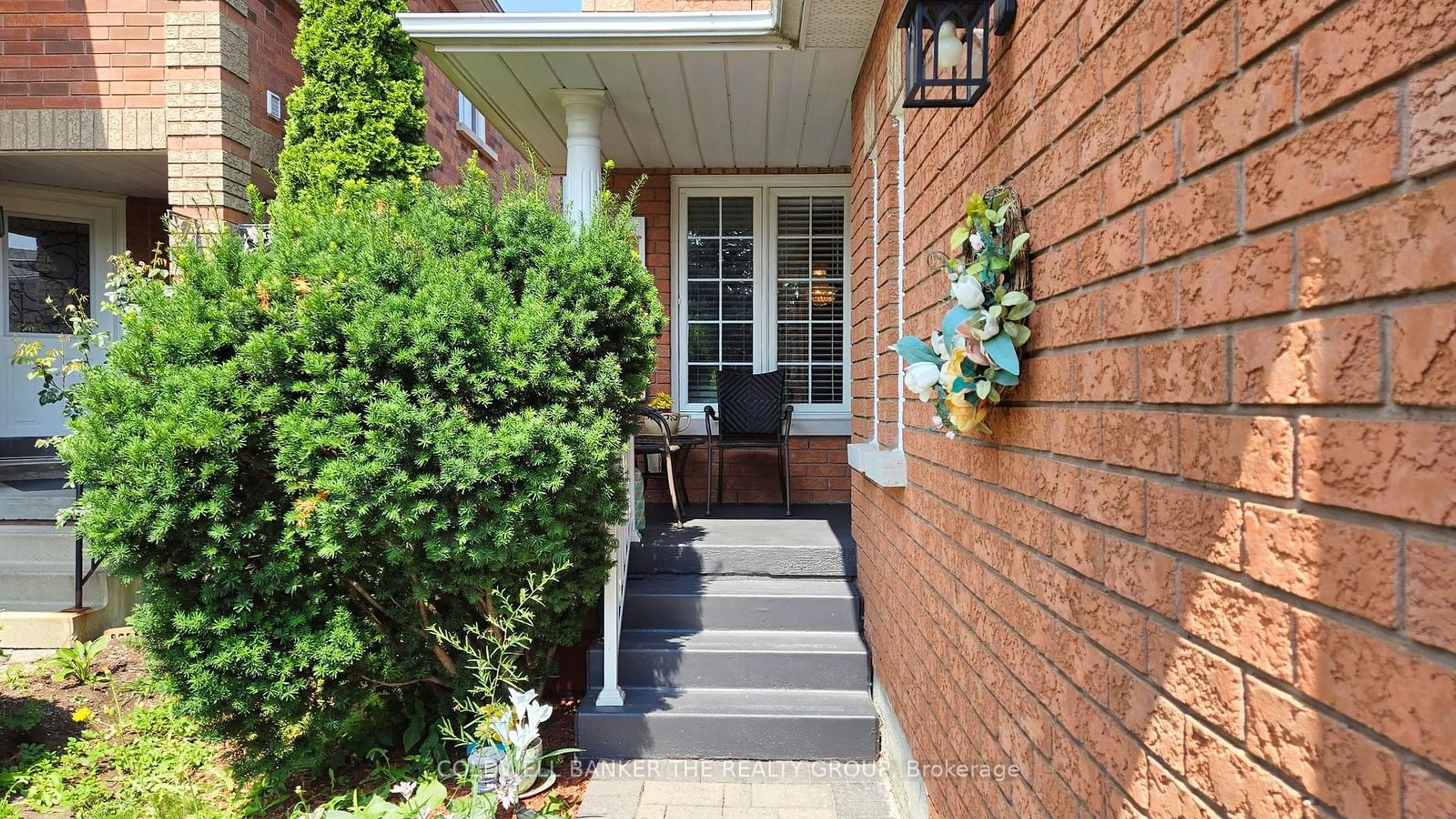 Indoor entryway for 7 Colleyville St, Brampton Ontario L7A 1H3