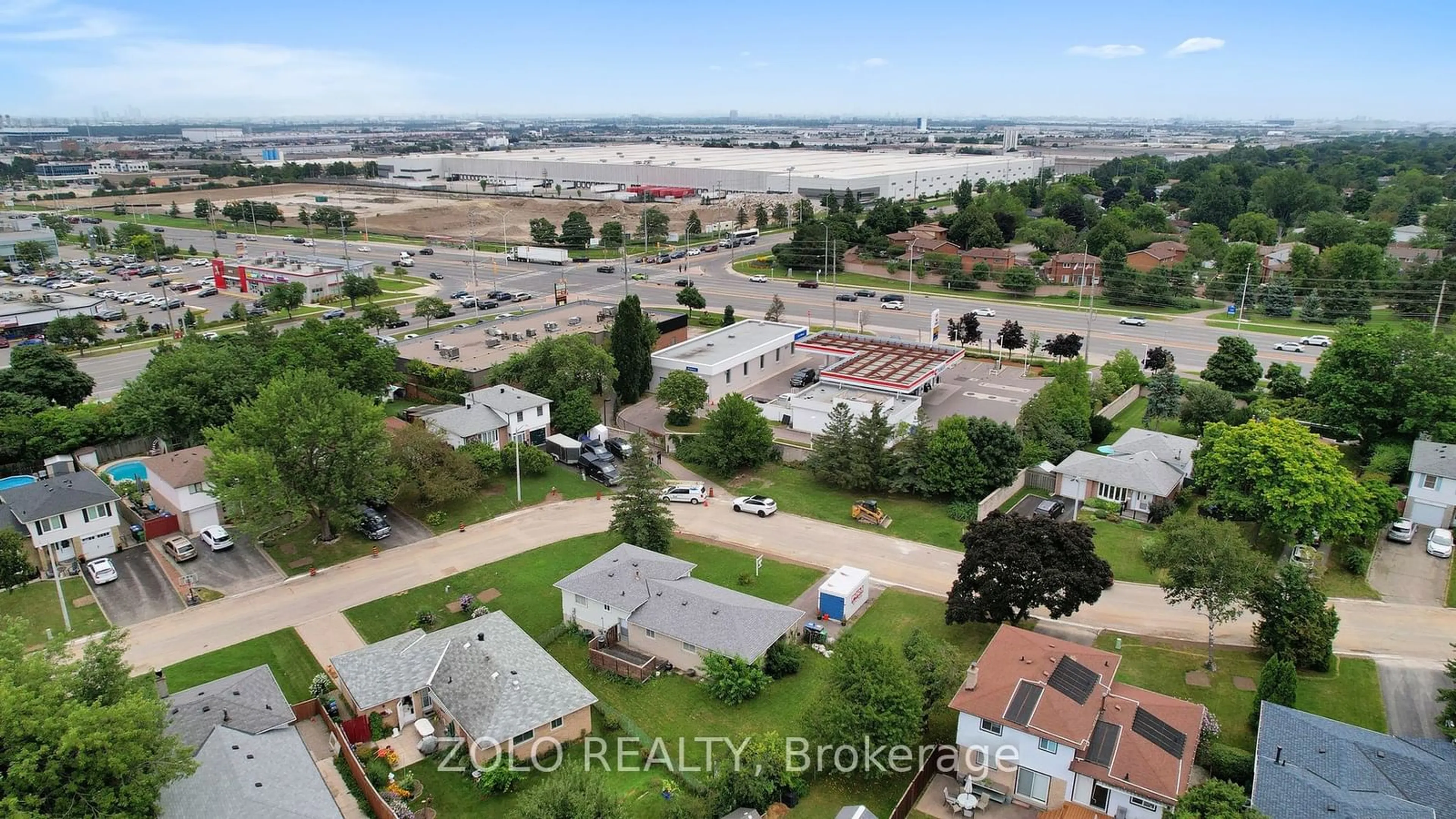 A pic from exterior of the house or condo for 38 Groveland Cres, Brampton Ontario L6S 1L2