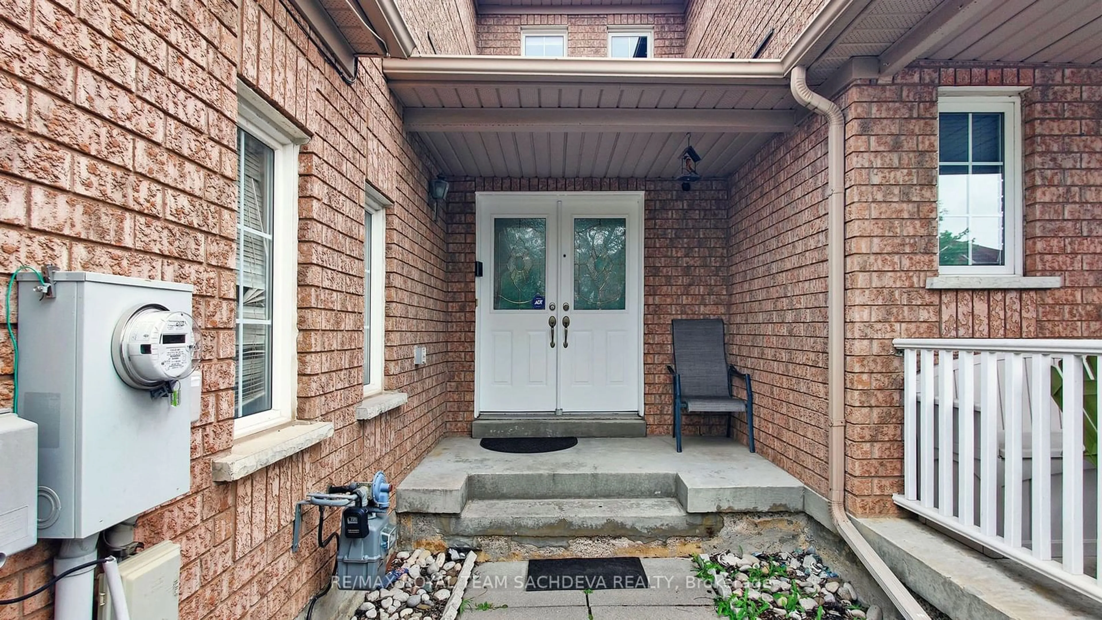 Indoor entryway for 119 Sandyshores Dr, Brampton Ontario L6R 2M3