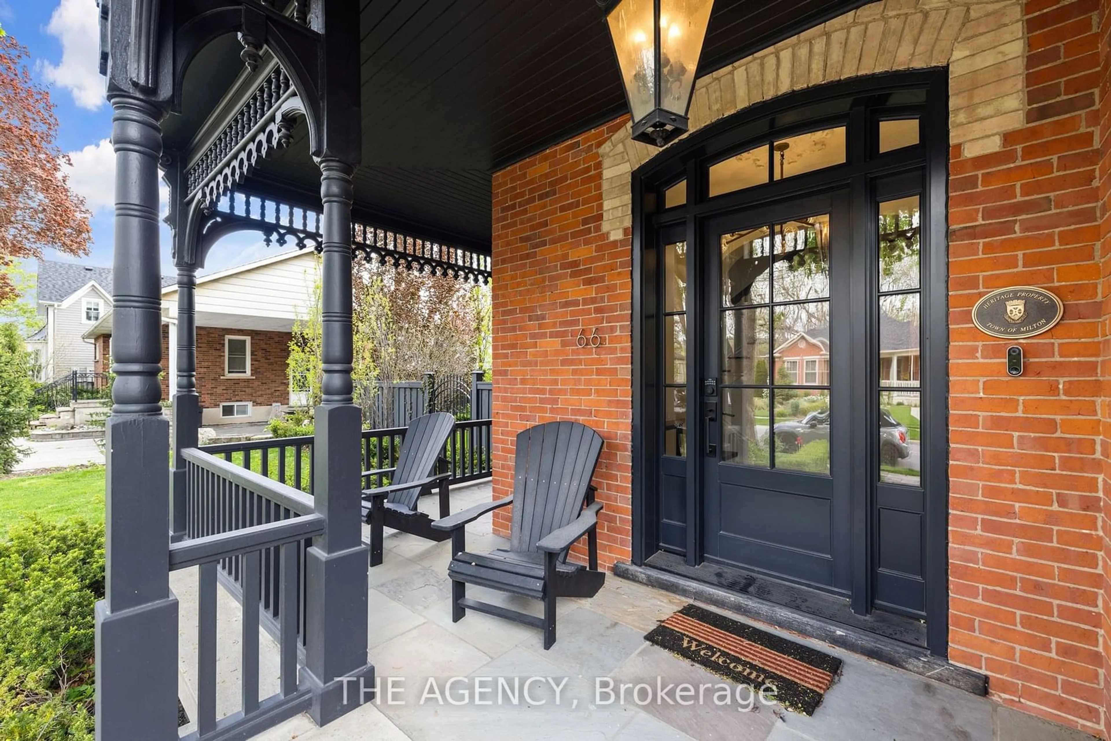 Indoor entryway for 66 Victoria St, Milton Ontario L9T 1S7