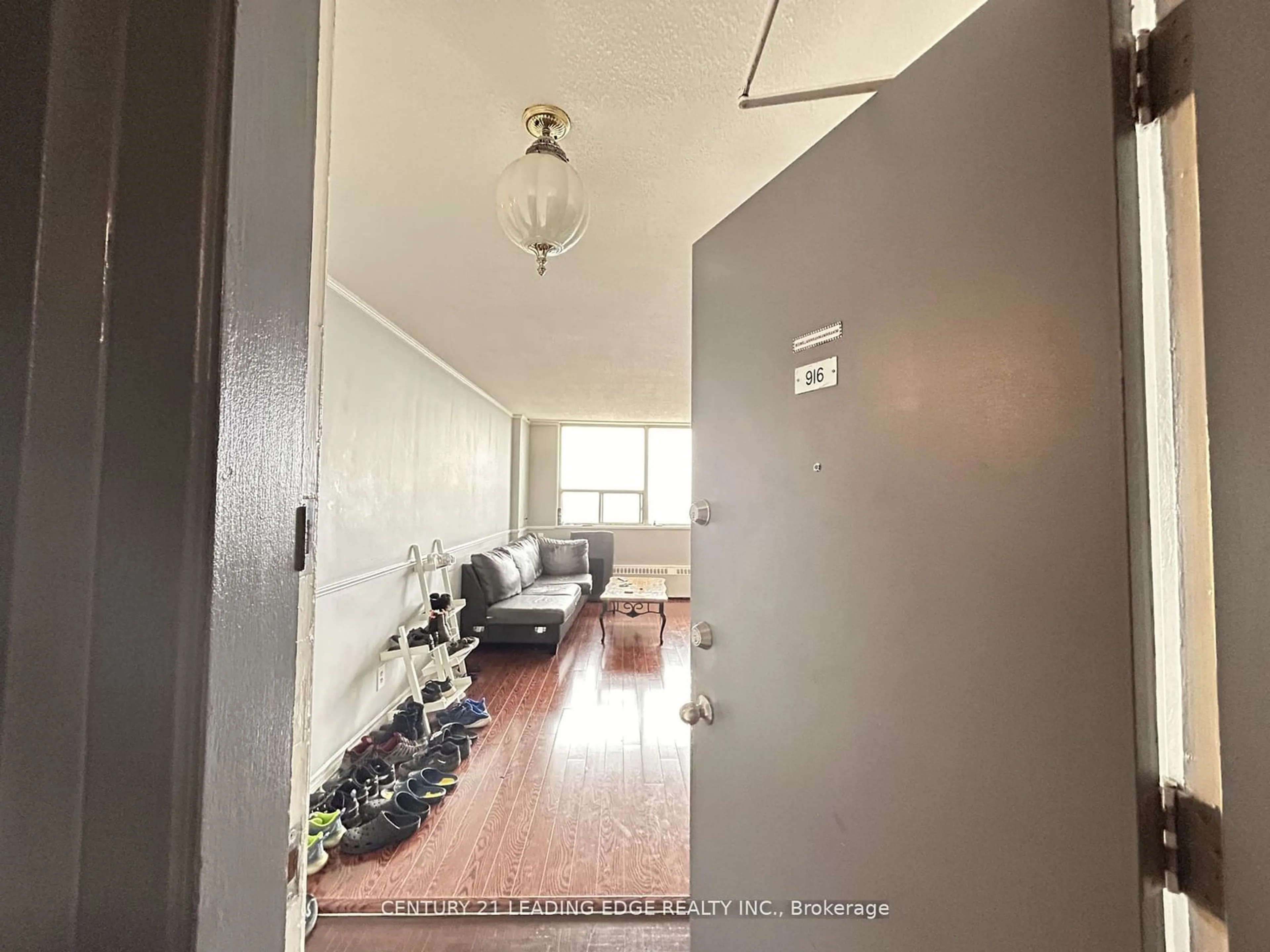 Indoor entryway for 80 Grandravine Dr #916, Toronto Ontario M3J 1B2