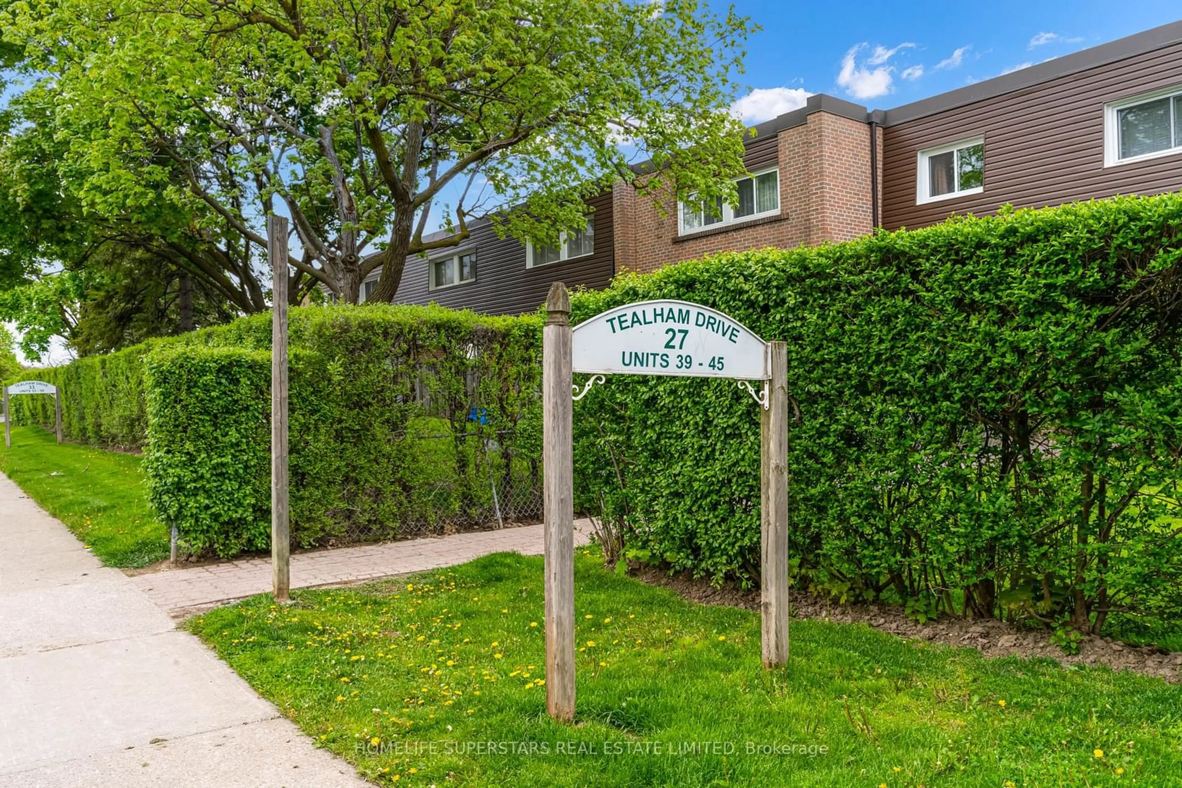 A pic from exterior of the house or condo for 27 Tealham Dr #39, Toronto Ontario M9V 3T5