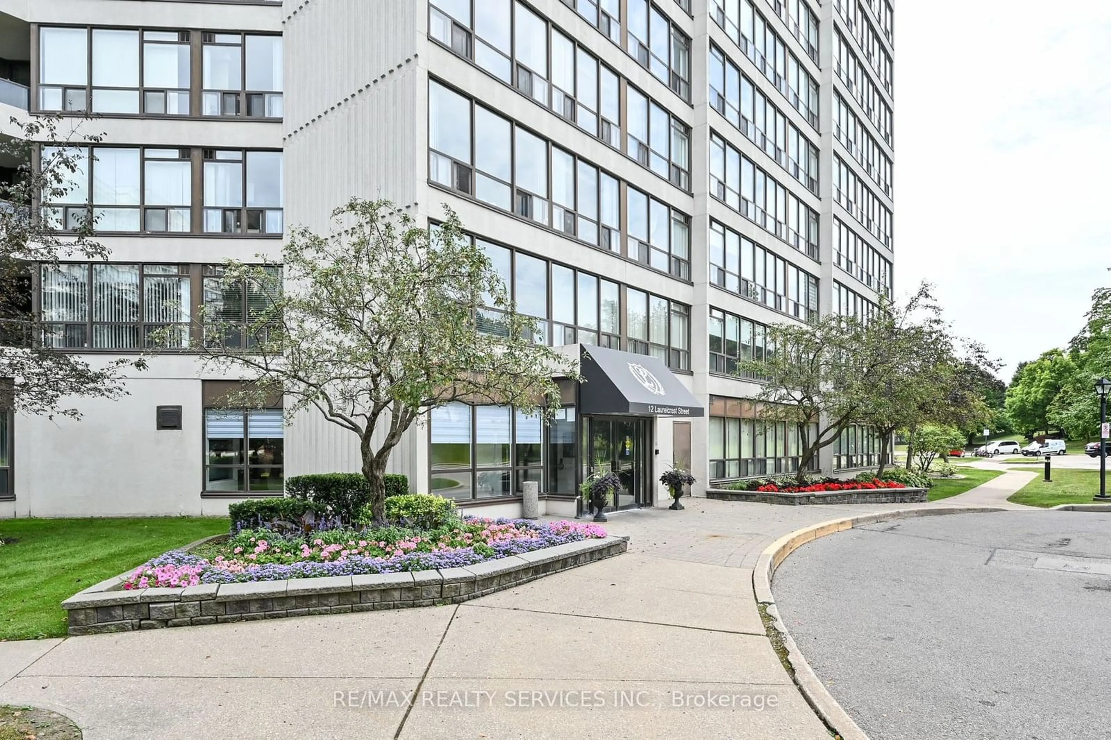 A pic from exterior of the house or condo for 12 Laurelcrest St #412, Brampton Ontario L6S 5Y4