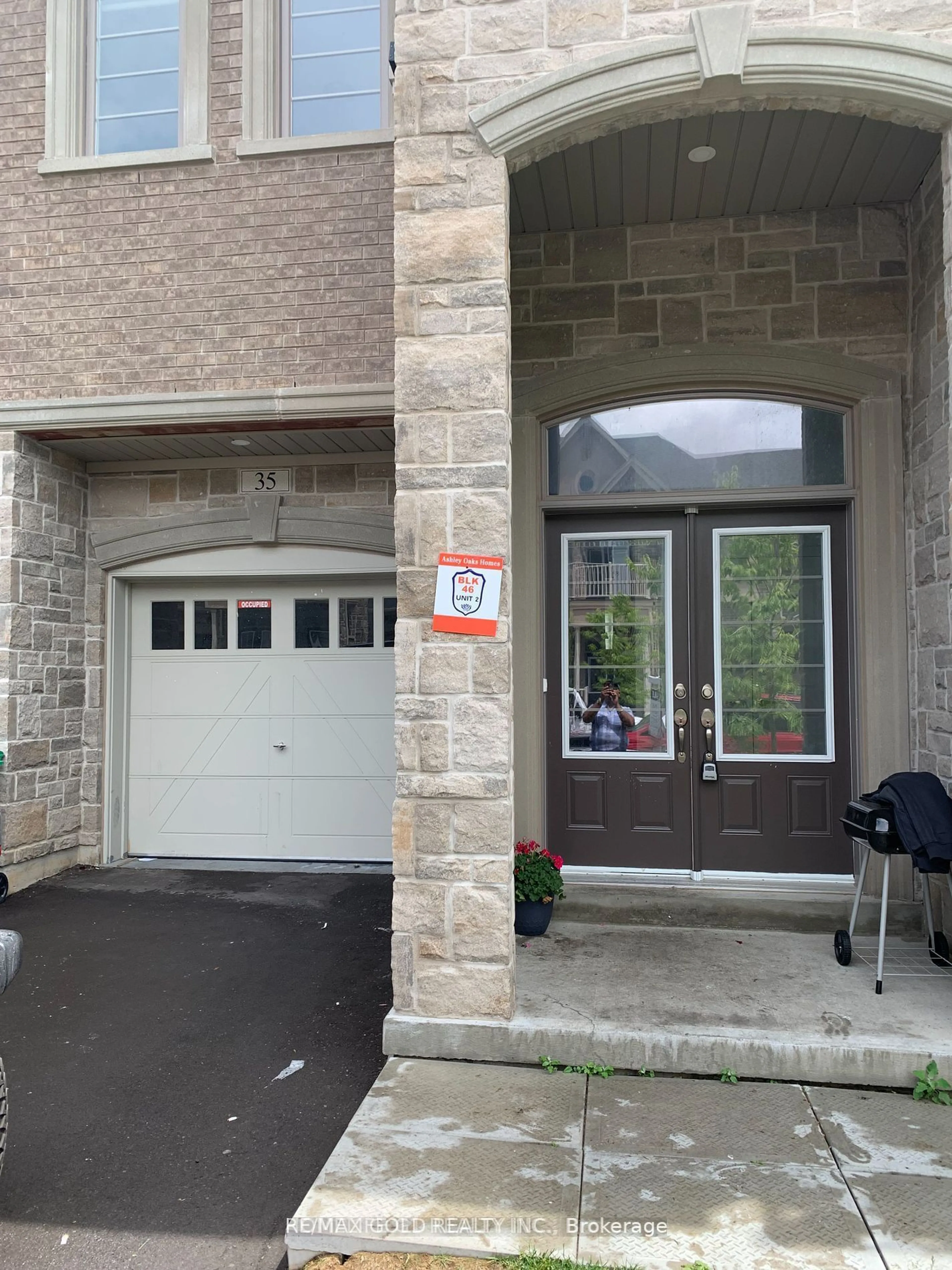 A pic from exterior of the house or condo, the street view for 35 Dalbeattie Dr, Brampton Ontario L6Y 6H7