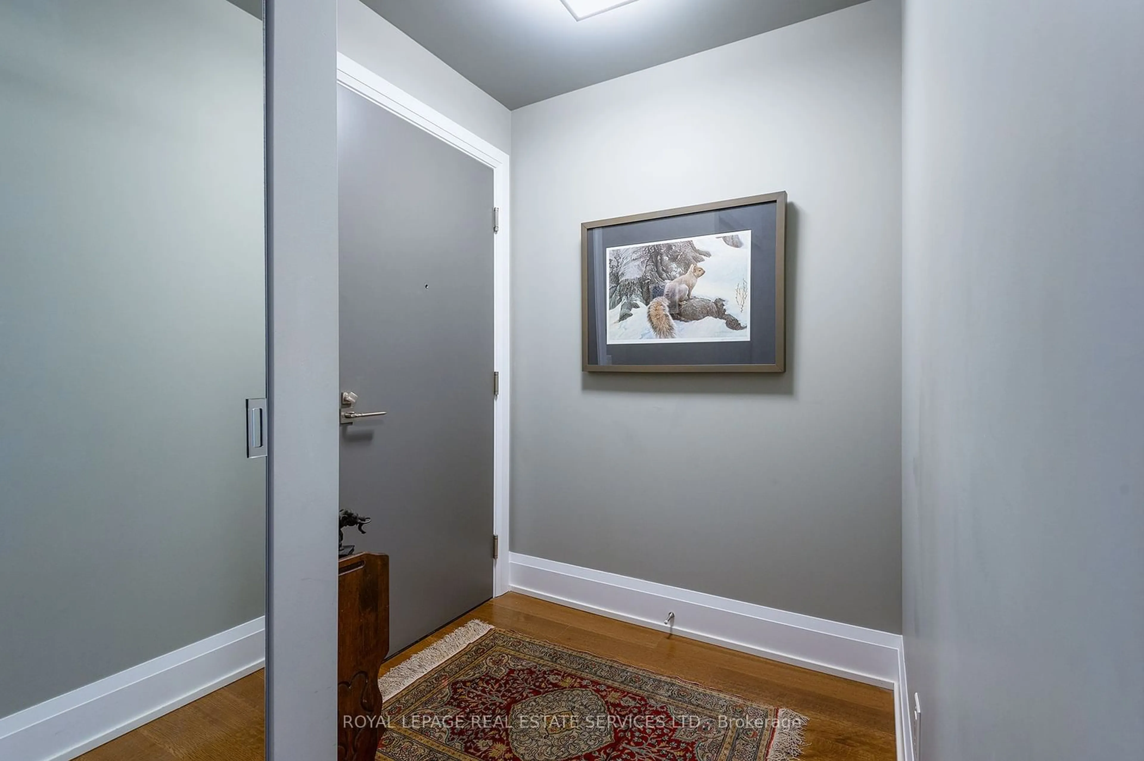 Indoor entryway for 1 Old Mill Dr #404, Toronto Ontario M6S 0A1