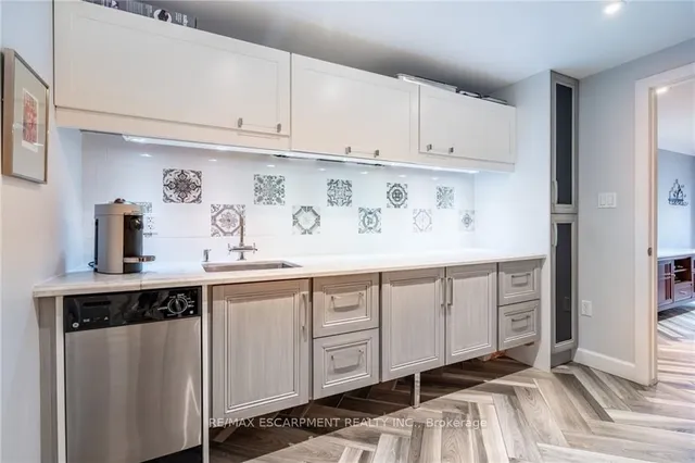 Additional property image - 4306 Lakeshore Rd