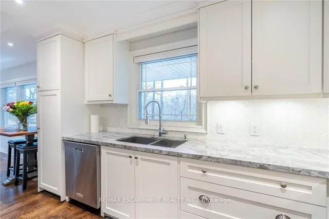 Additional property image - 4306 Lakeshore Rd