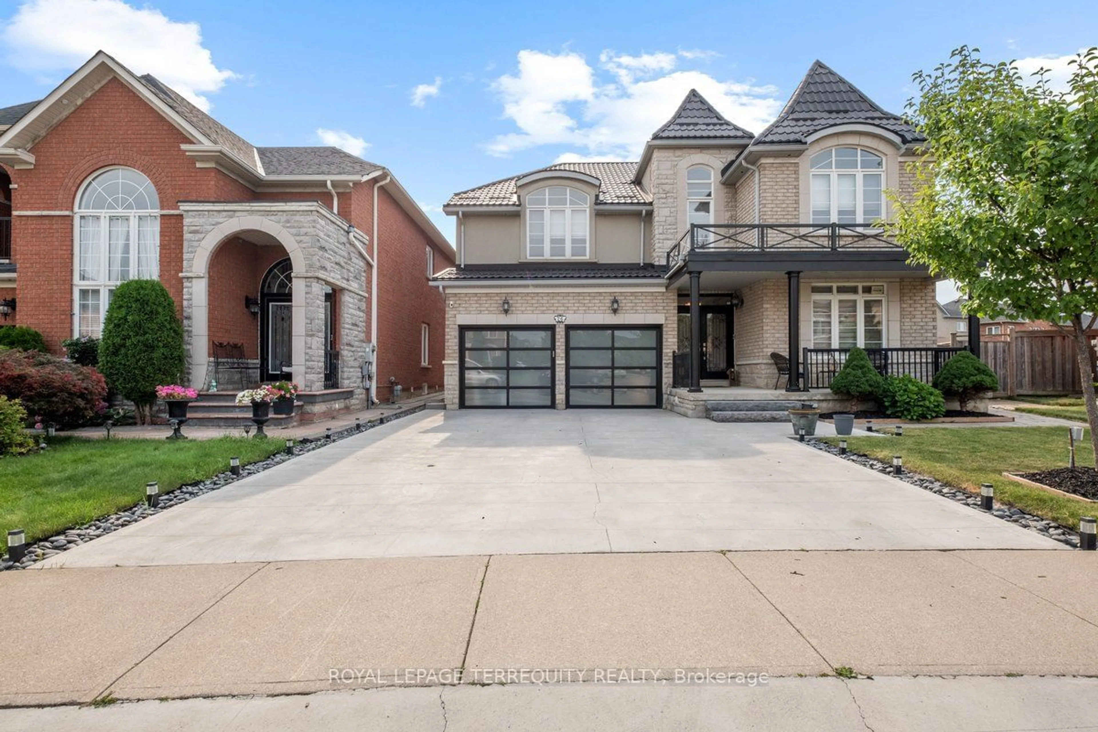 Home with brick exterior material for 26 Regis Circ, Brampton Ontario L6P 1Y8