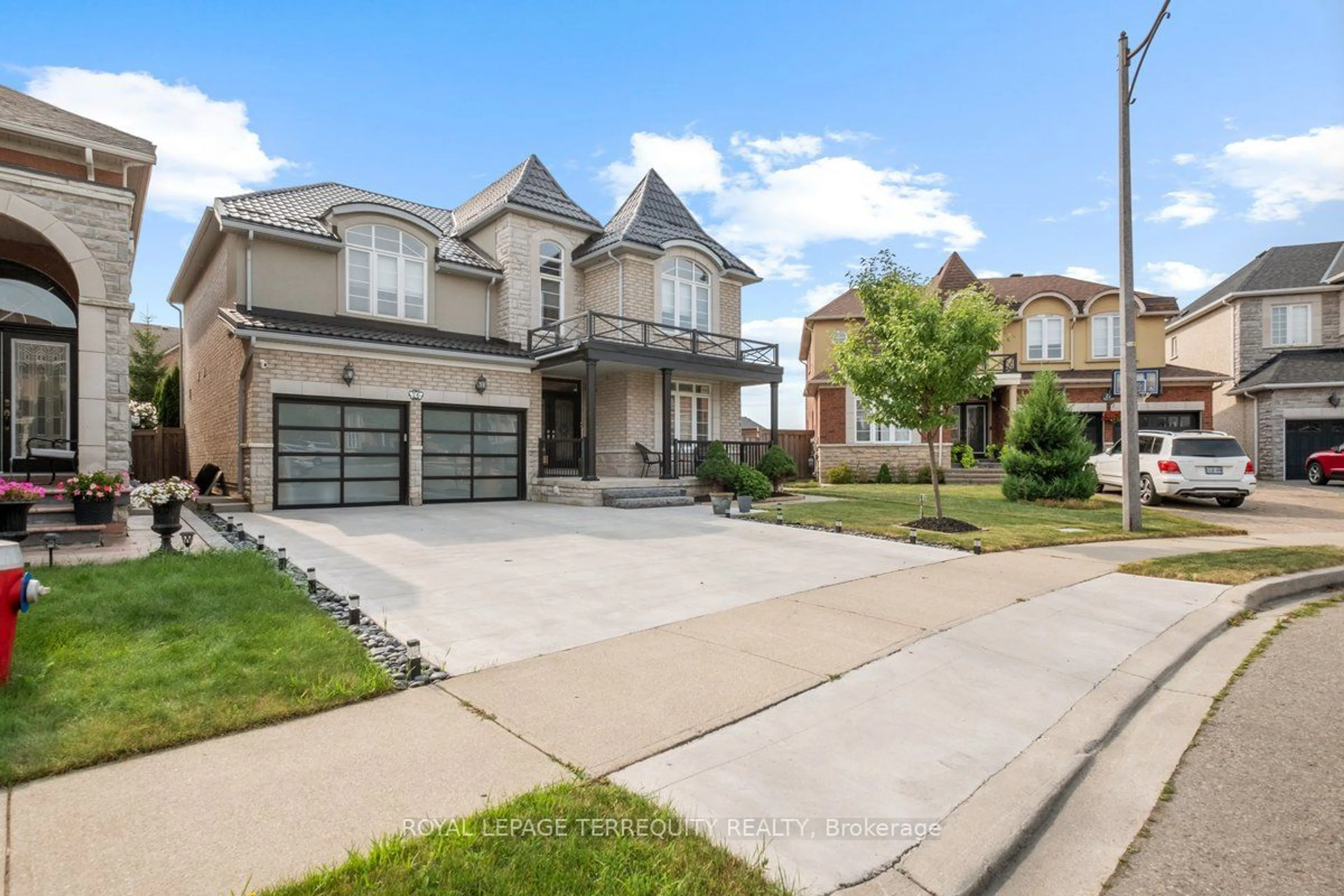 Frontside or backside of a home for 26 Regis Circ, Brampton Ontario L6P 1Y8