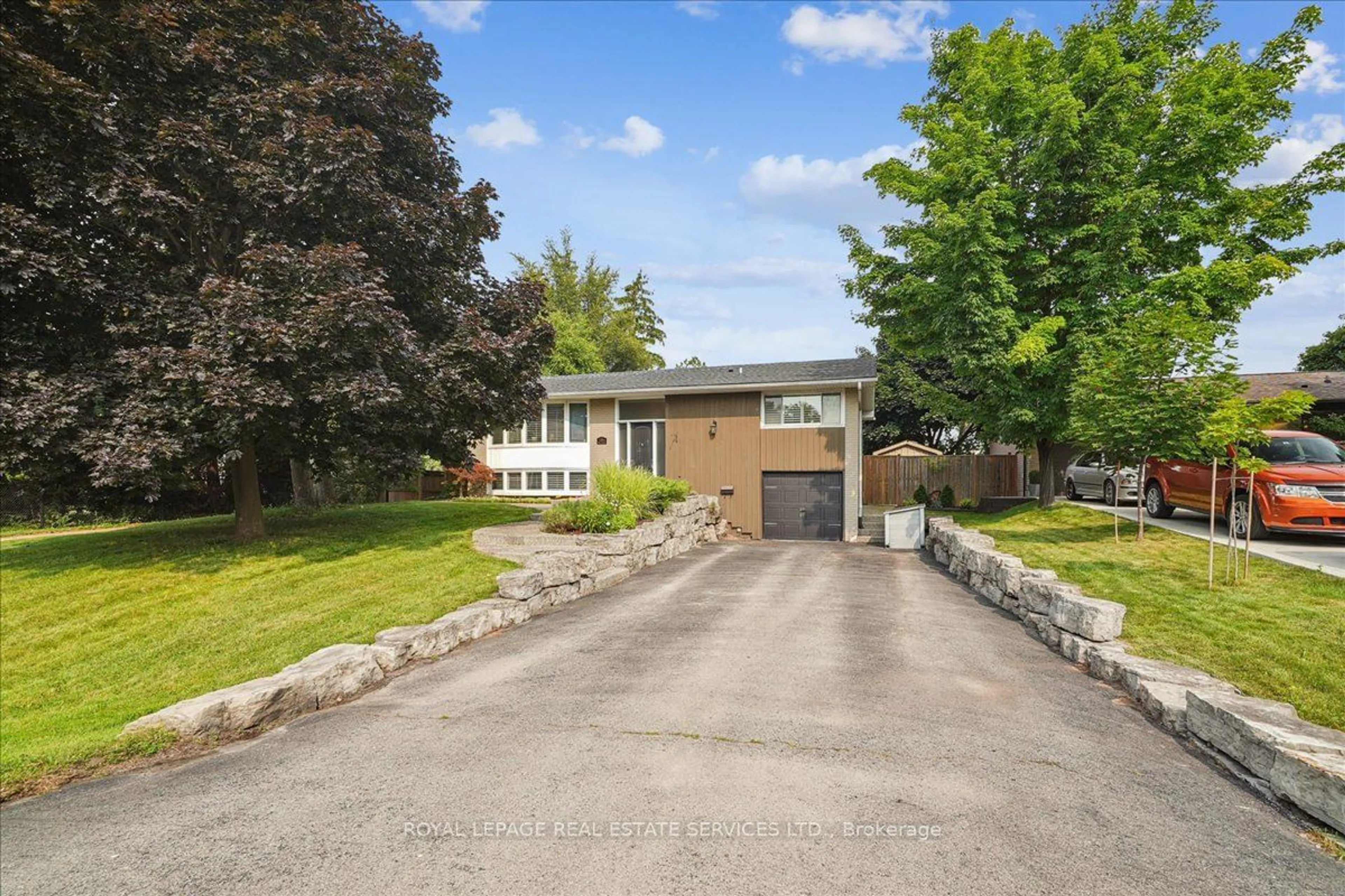 Frontside or backside of a home for 1284 Elgin Cres, Oakville Ontario L6H 2J7