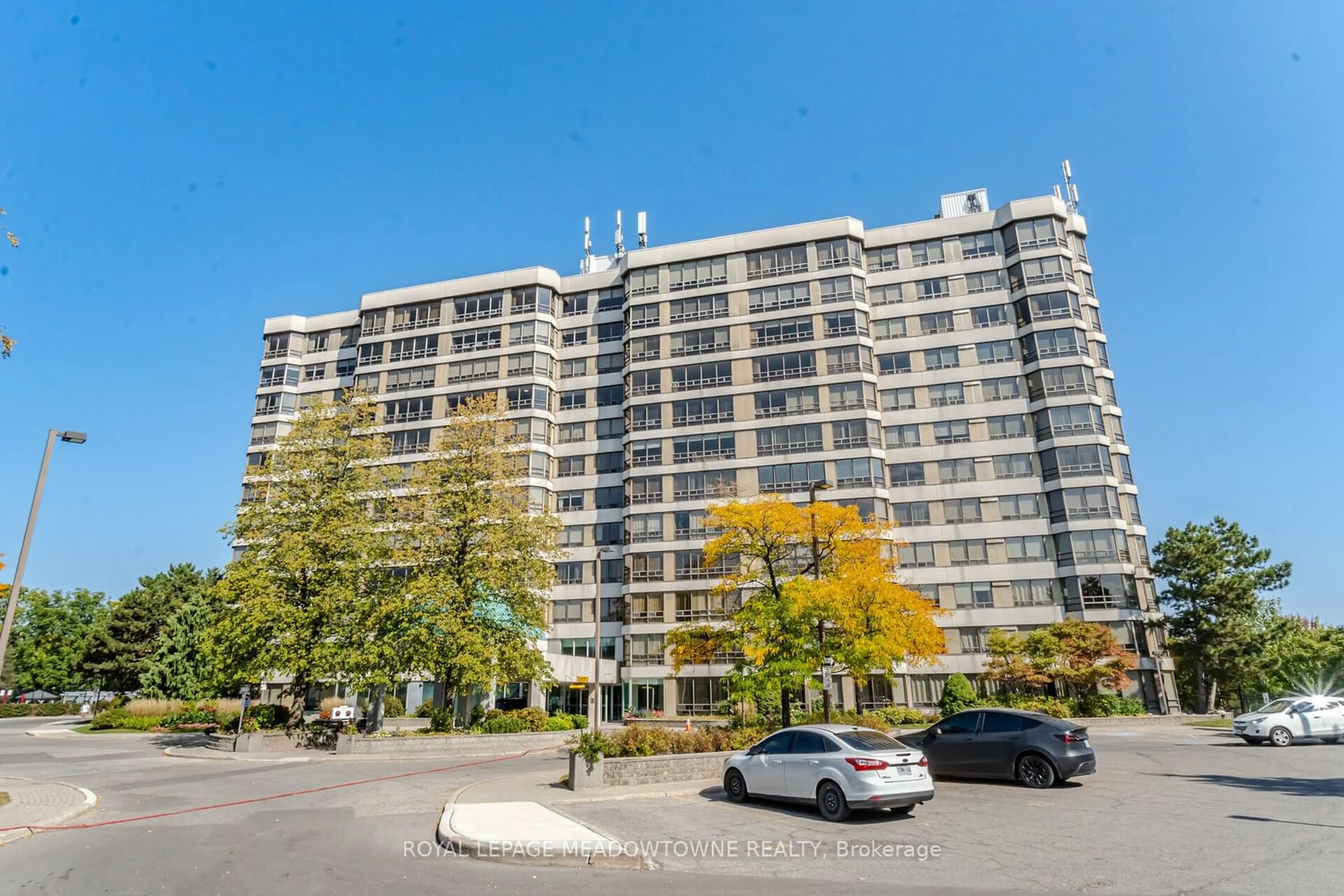 A pic from exterior of the house or condo, the front or back of building for 310 Mill St #907, Brampton Ontario L6Y 3B1