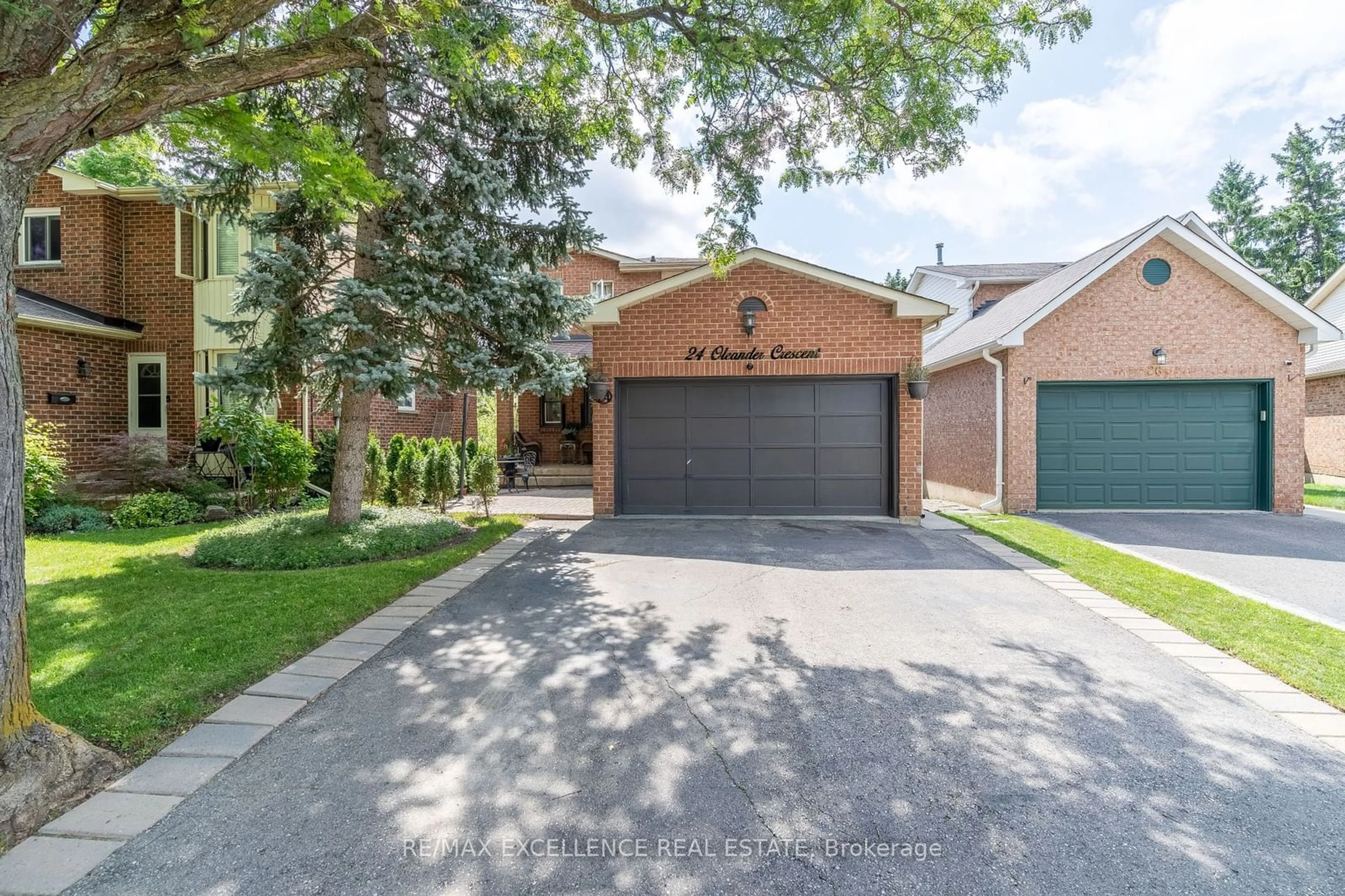 Frontside or backside of a home for 24 Oleander Cres, Brampton Ontario L6Z 2C2