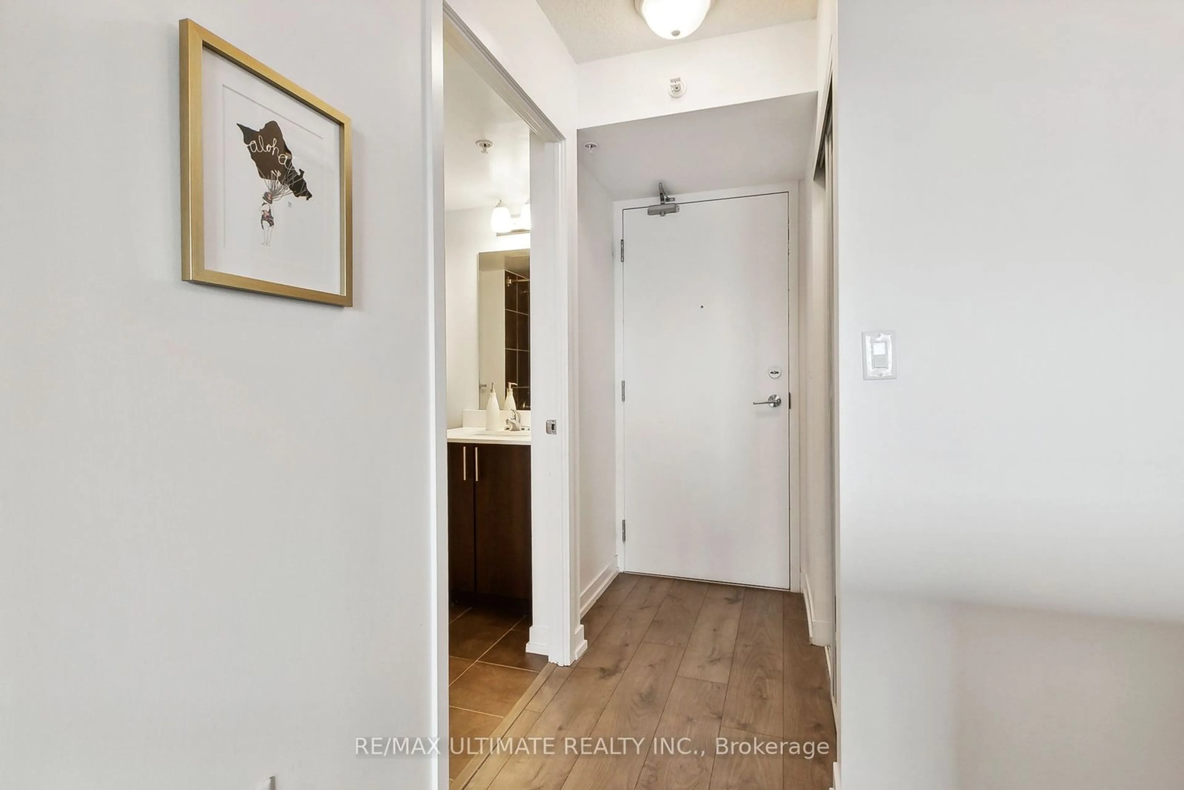 Indoor entryway for 1420 Dupont St #1806, Toronto Ontario M6H 0C2