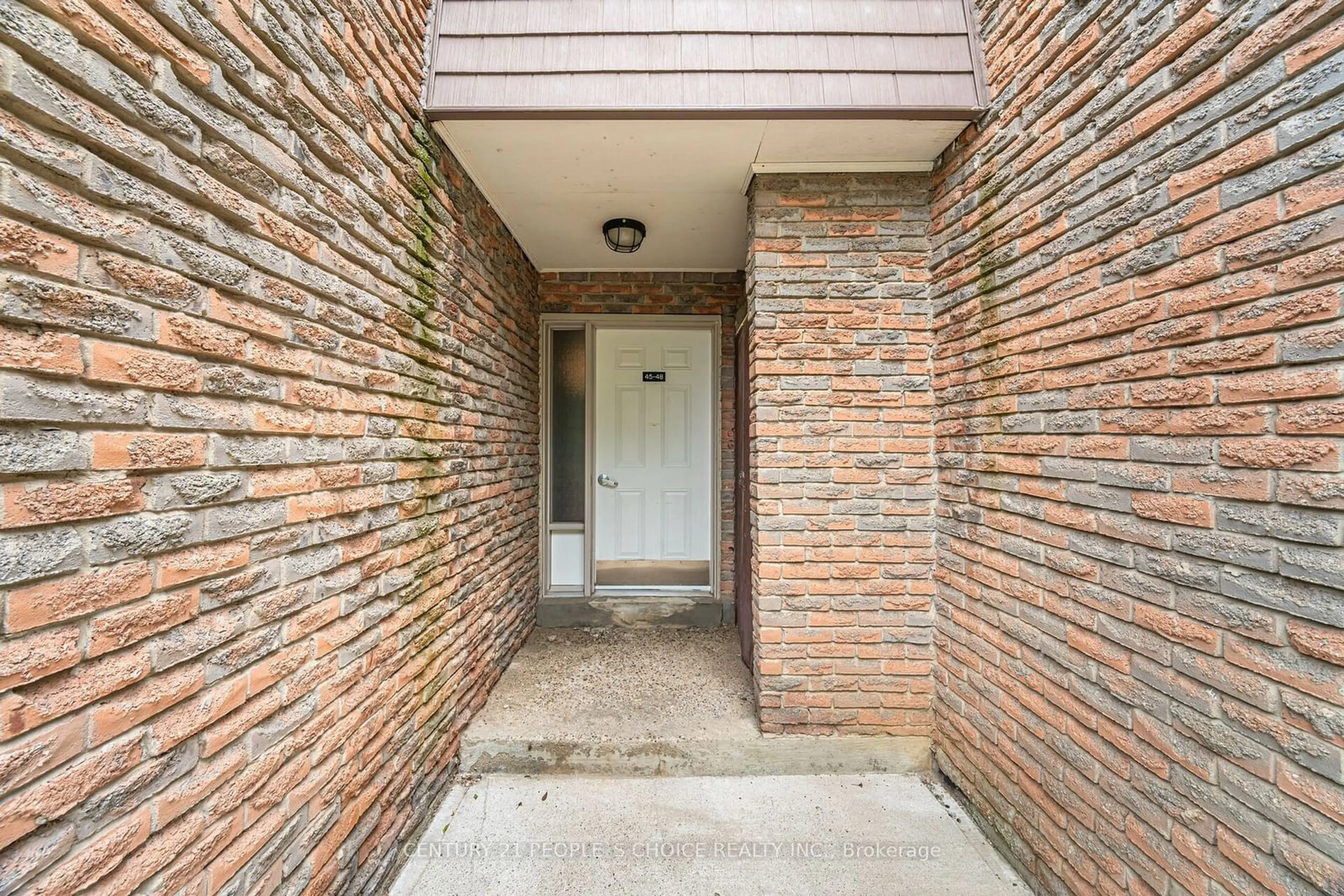 Indoor entryway for 2605 Woodchester Dr #48, Mississauga Ontario L5K 2E3