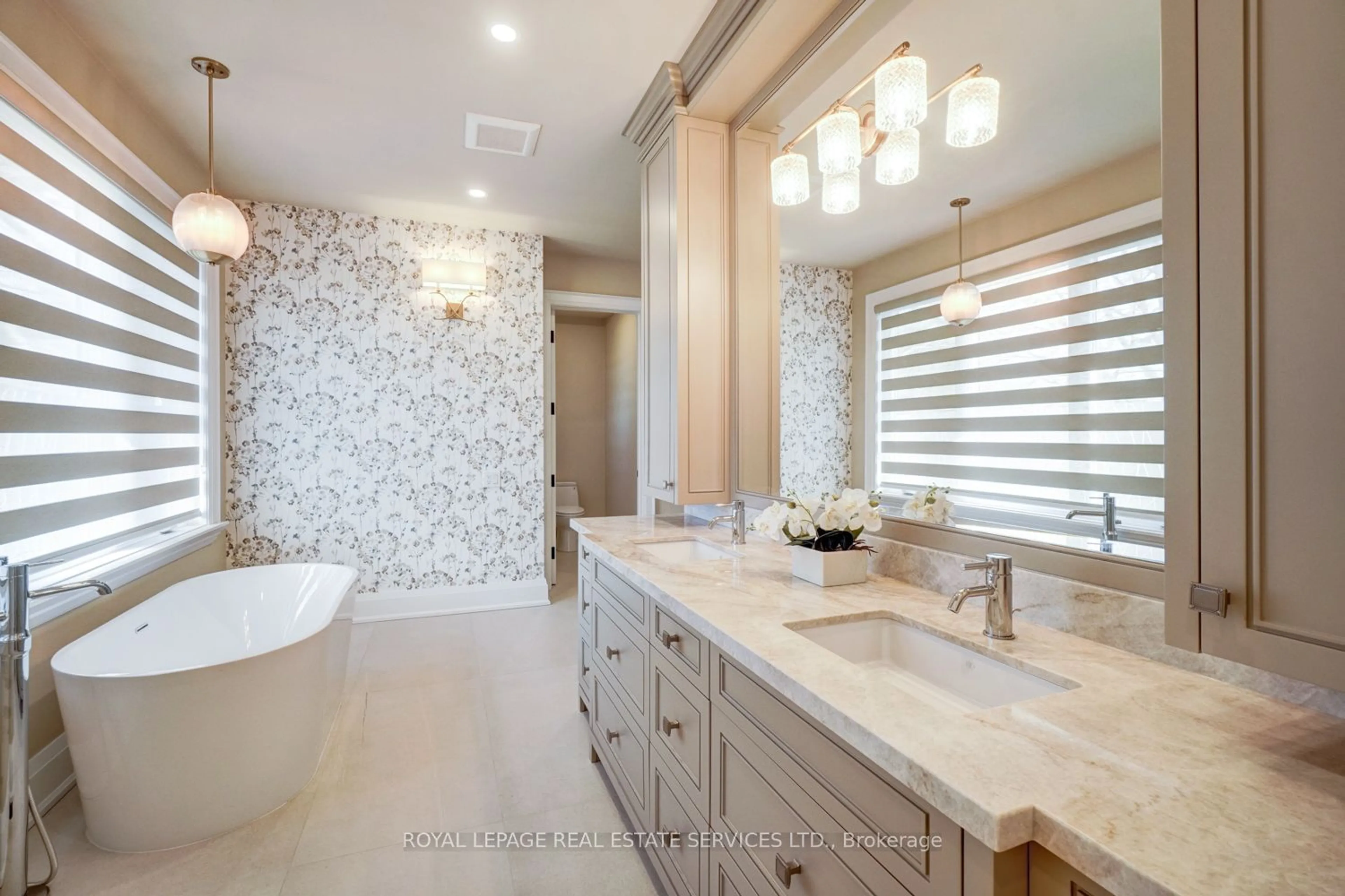 Contemporary bathroom for 215 Burloak Dr, Oakville Ontario L6L 6T6