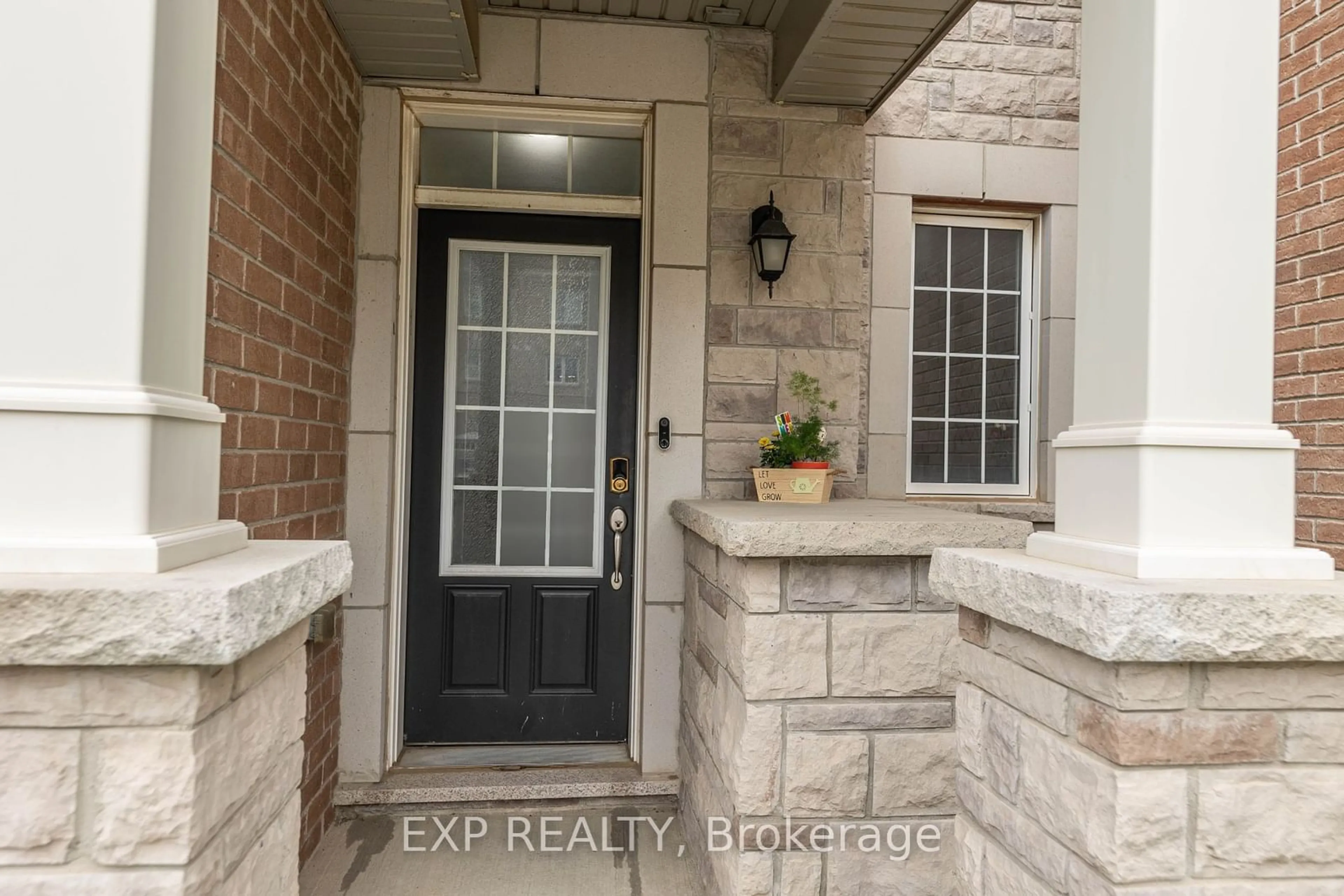 Indoor entryway for 108 Bond Head Crt, Milton Ontario L9E 1G5