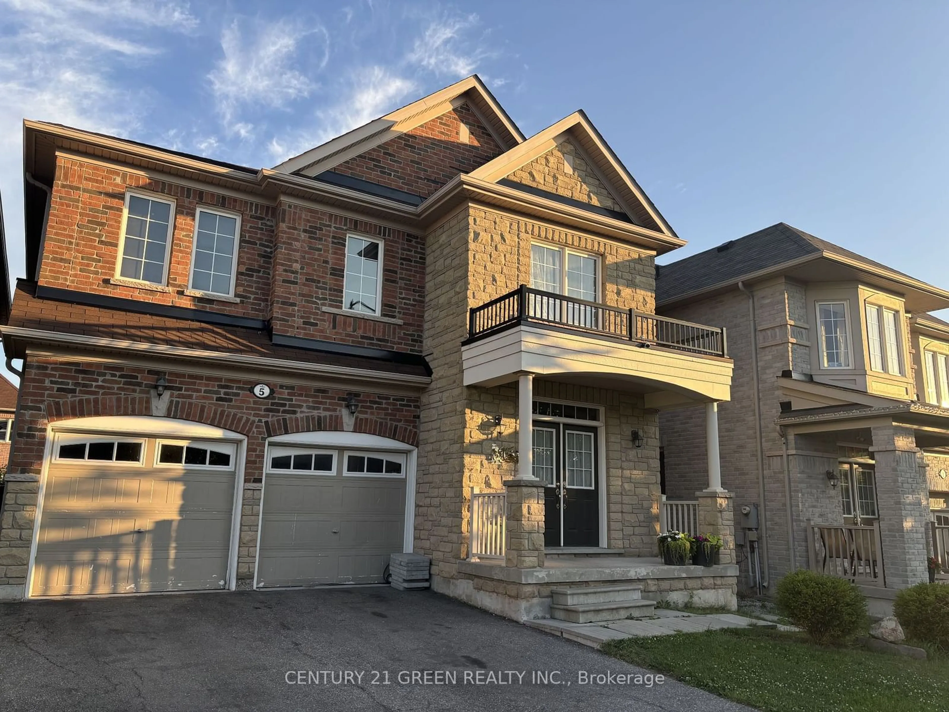 Frontside or backside of a home for 5 Beechmont Dr, Brampton Ontario L6Y 0X1